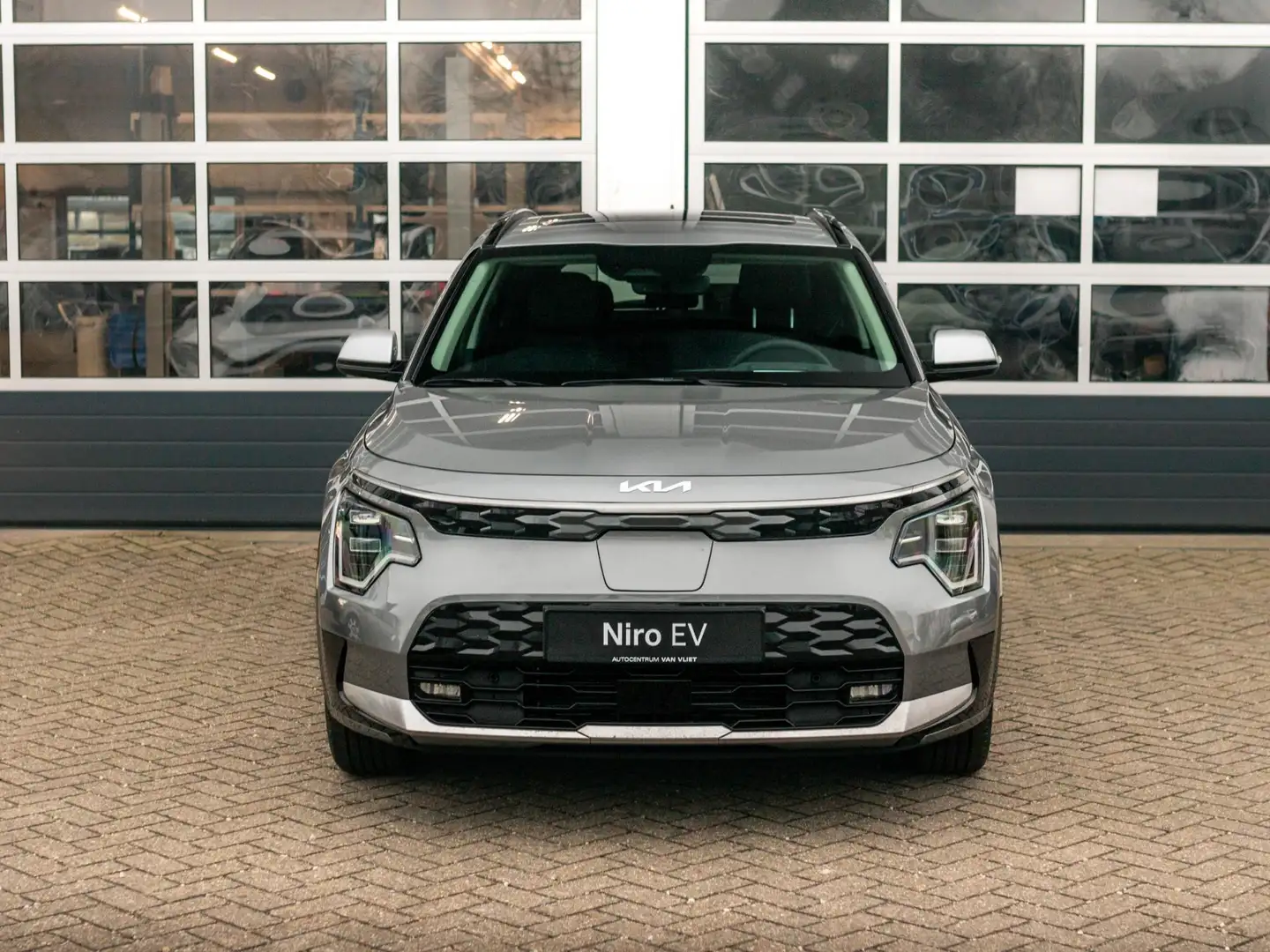 Kia e-Niro EV DynamicPlusLine 64.8 kWh | Direct leverbaar | Grijs - 2