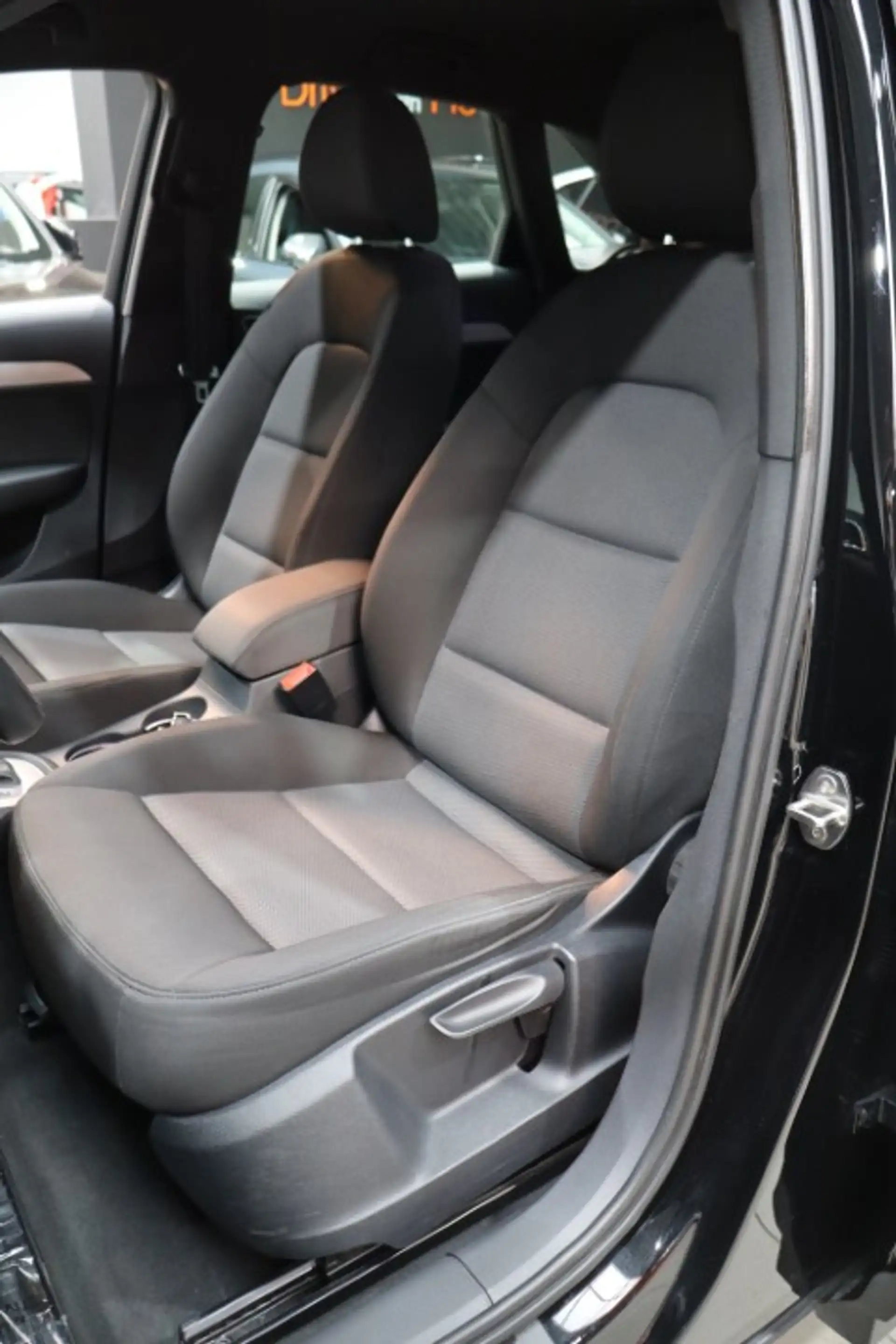 Audi Q3 Q3 2.0 TDi Sport S tronic — photo 13