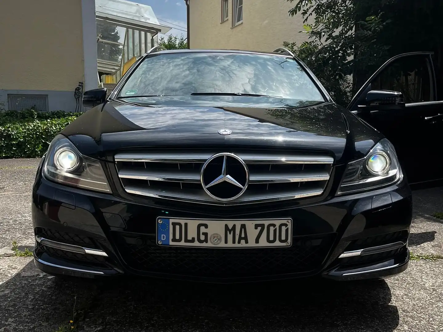 Mercedes-Benz C 250 C 250 T (BlueEFFICIENCY) 7G-TRONICAvantgarde Schwarz - 2