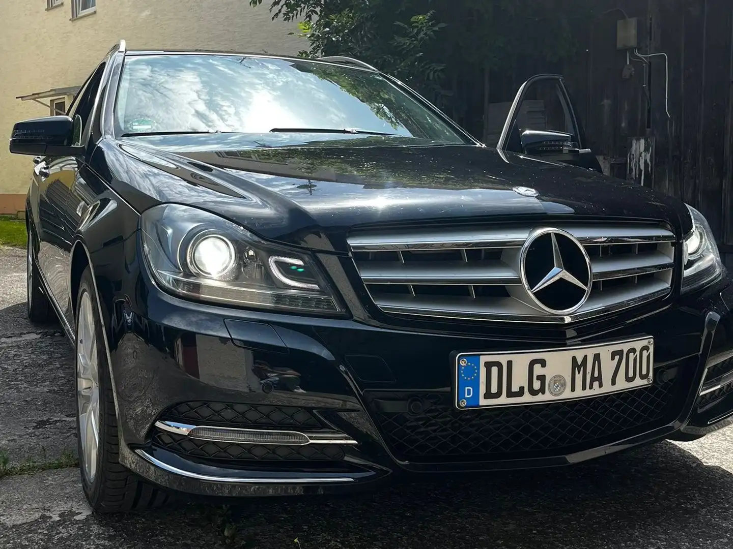 Mercedes-Benz C 250 C 250 T (BlueEFFICIENCY) 7G-TRONICAvantgarde Schwarz - 1