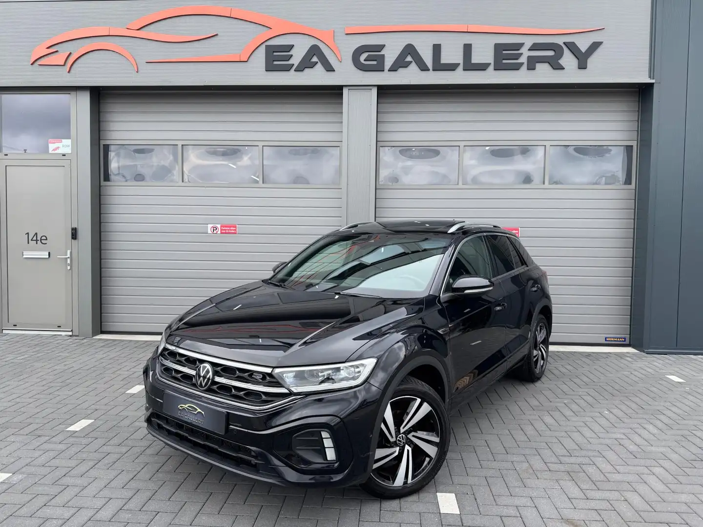 Volkswagen T-Roc 1.5 TSI R-Line 150PK DSG BOMVOL Zwart - 2
