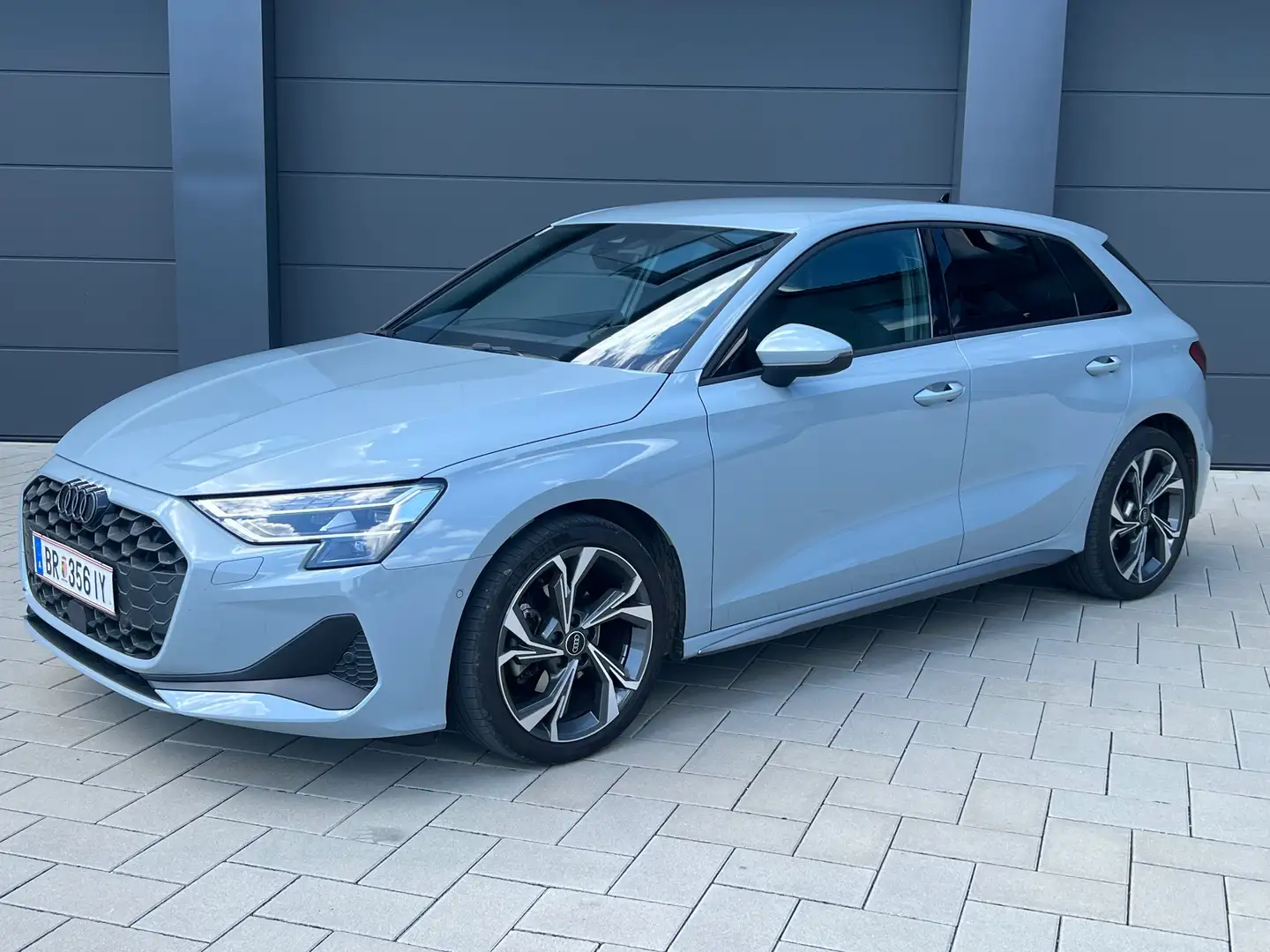 Audi A3 A3 SB 30 TFSI S-tronic Grau - 1