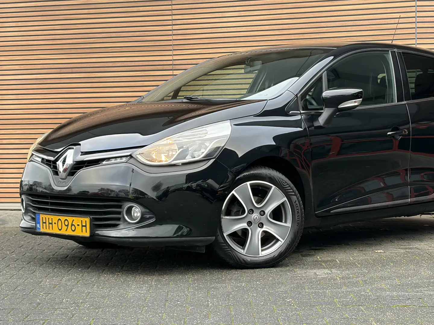 Renault Clio 0.9 TCe ECO Night&Day Airco / Navi / Cruise / Lm v Schwarz - 2