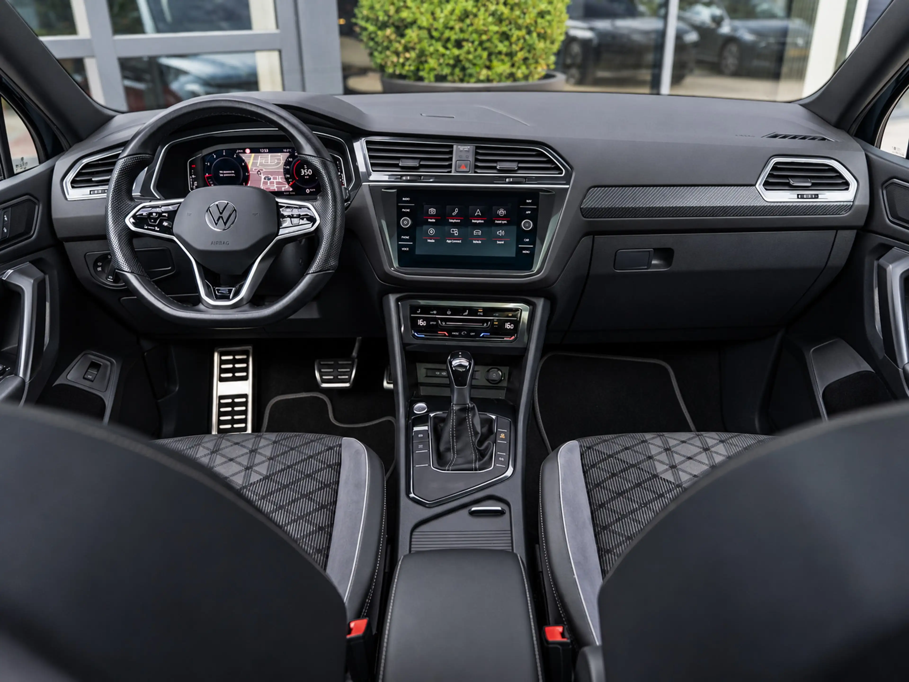 Volkswagen Tiguan Allspace 1.5 TSI R-Line|7P|PANO|CAM|ACC|19 — photo 10