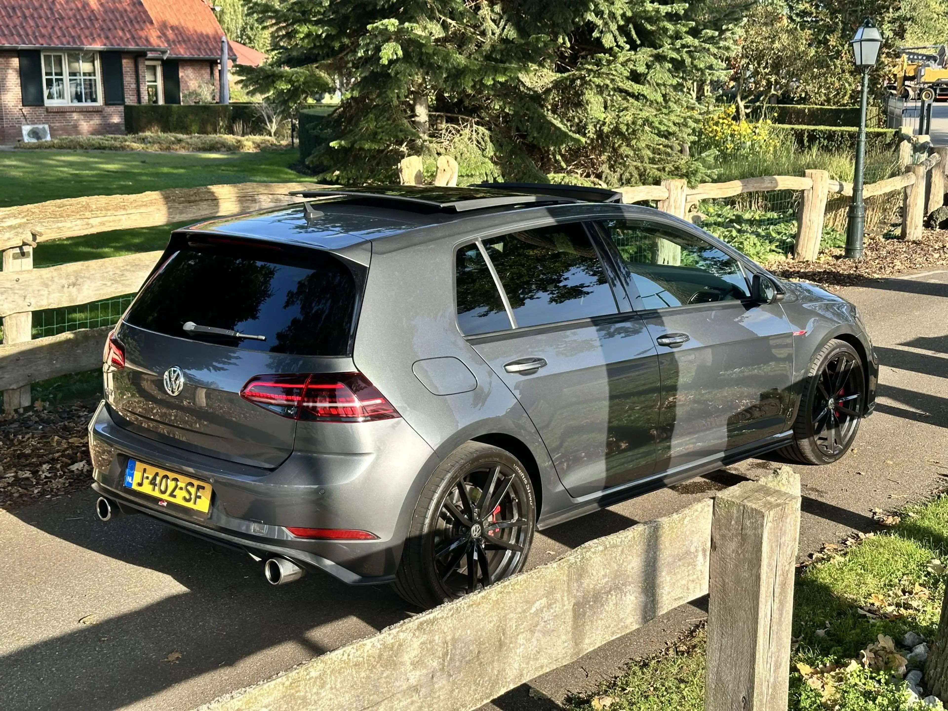 Volkswagen Golf GTI 2.0 TSI Performance — photo 12
