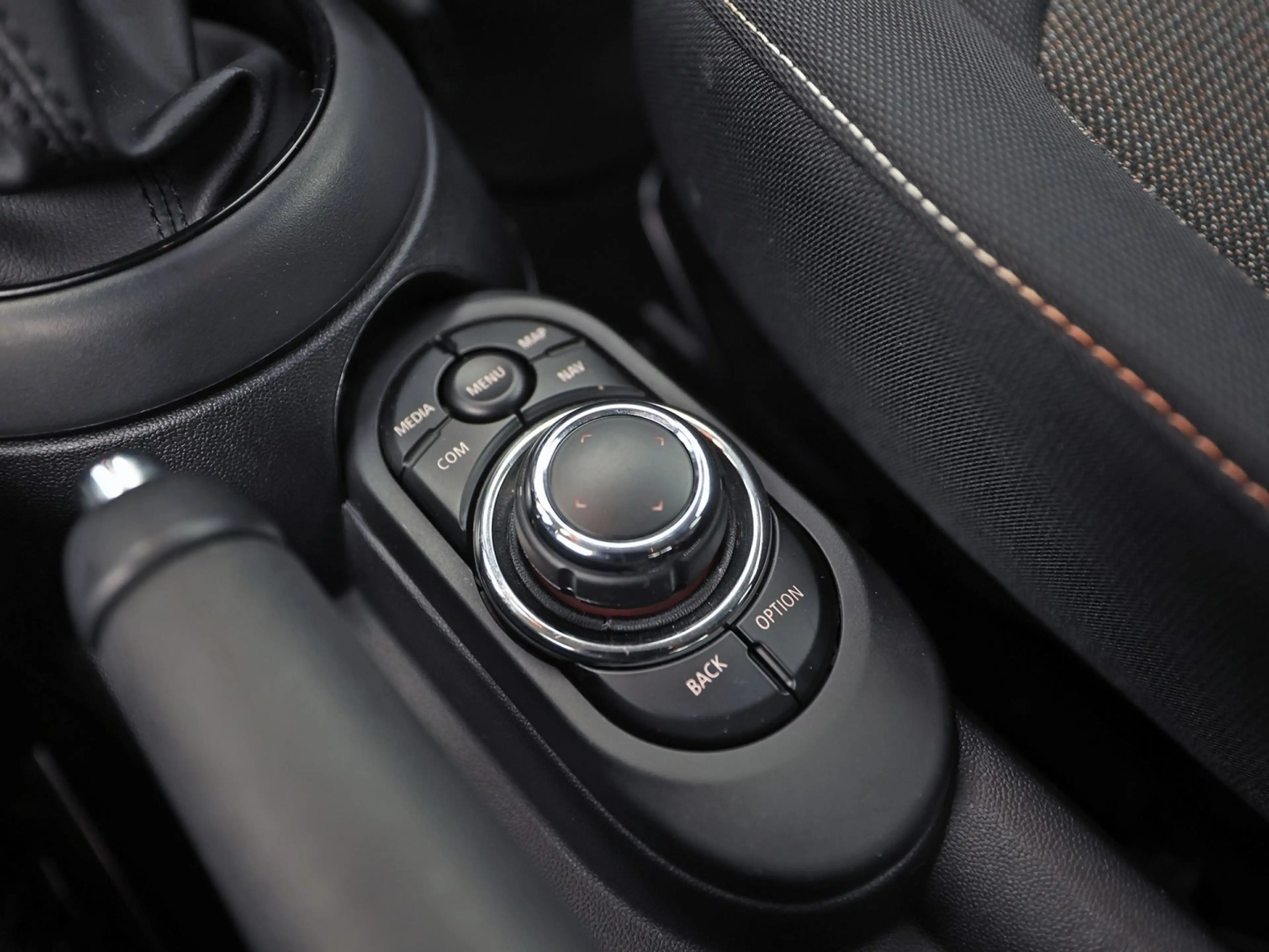MINI One 1.5 Essential (VIRTUAL COCKPIT, BLACK PACK, APPLE — photo 23