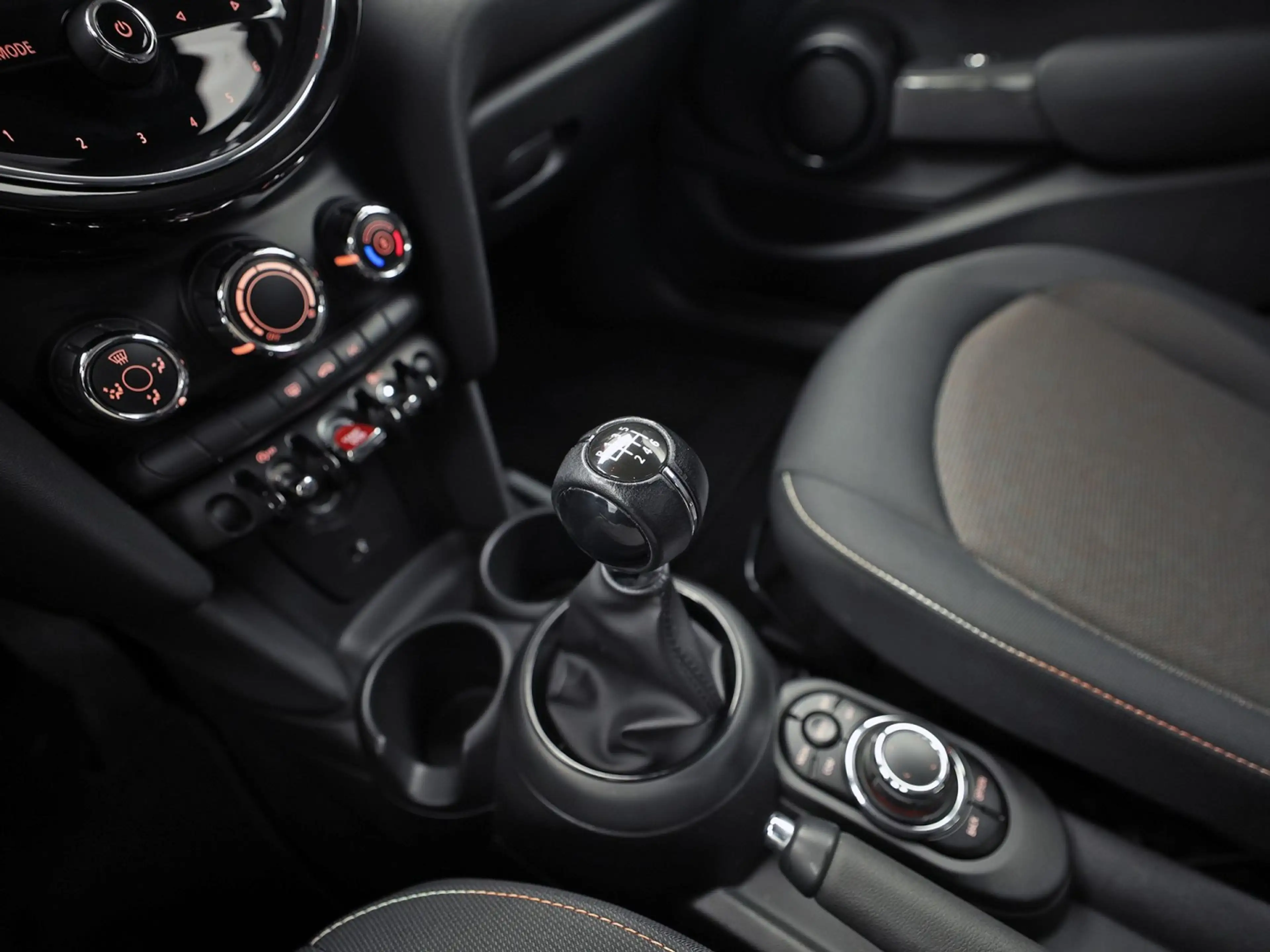 MINI One 1.5 Essential (VIRTUAL COCKPIT, BLACK PACK, APPLE — photo 11