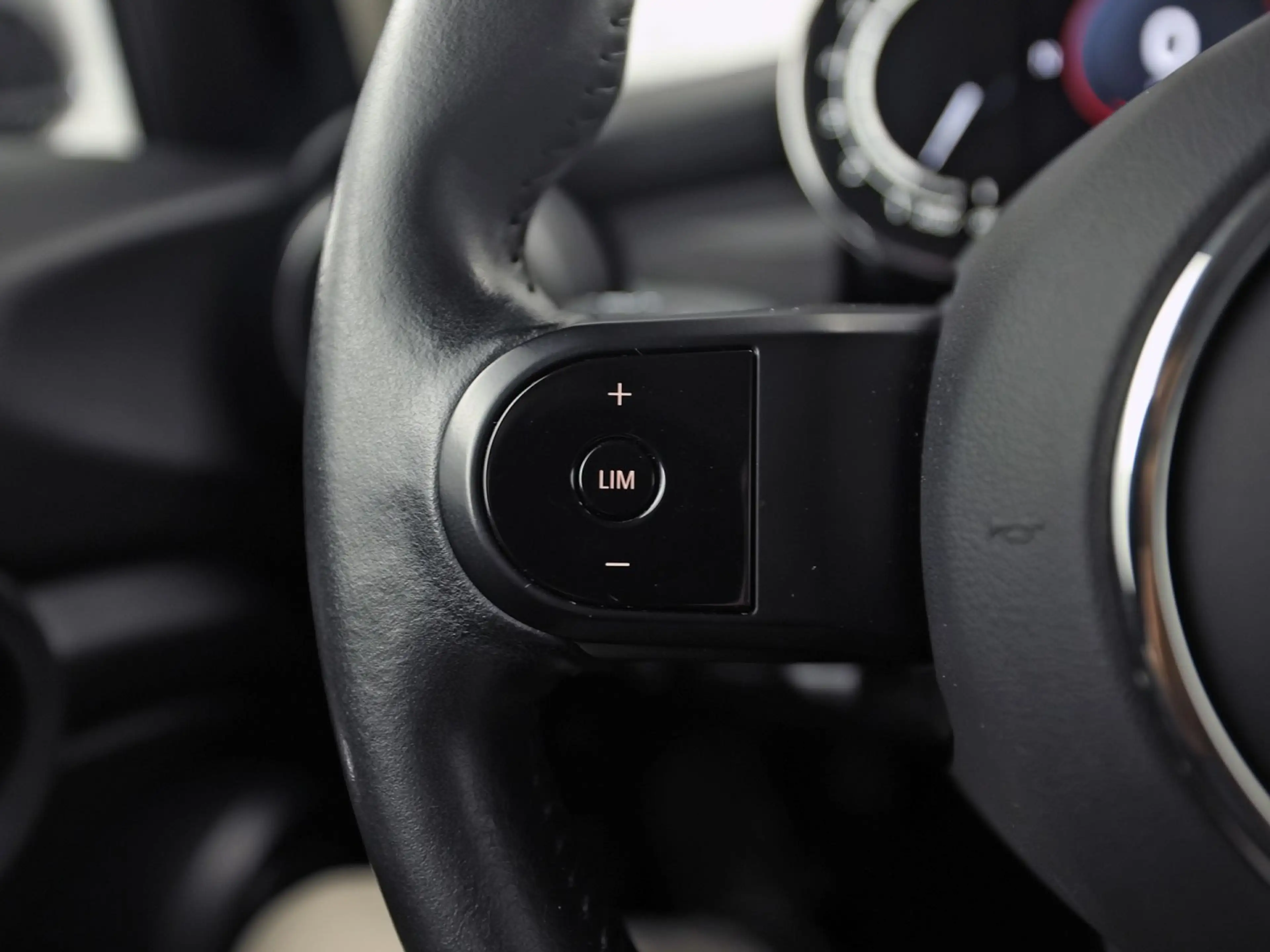 MINI One 1.5 Essential (VIRTUAL COCKPIT, BLACK PACK, APPLE — photo 20