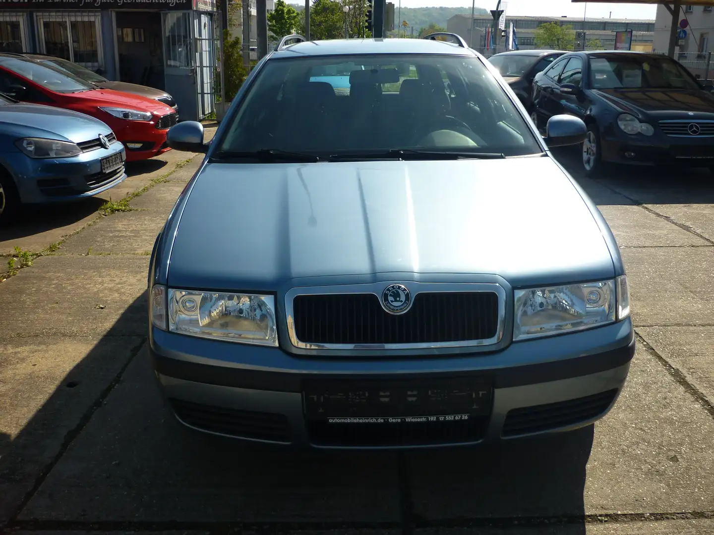 Skoda Octavia 1.6 Combi Tour Scheckheftgepflegt...! AHK...! Grau - 2