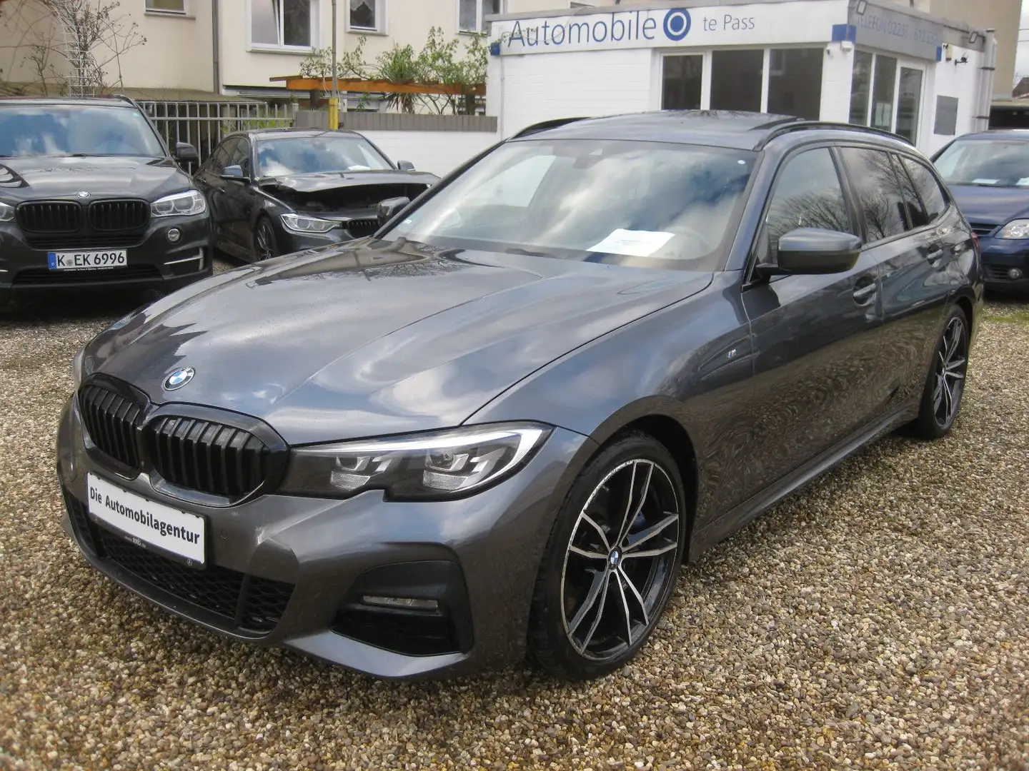 BMW 330 d xDrive M Sportpaket/19Zoll/H&K/Pano/AHK Grau - 1