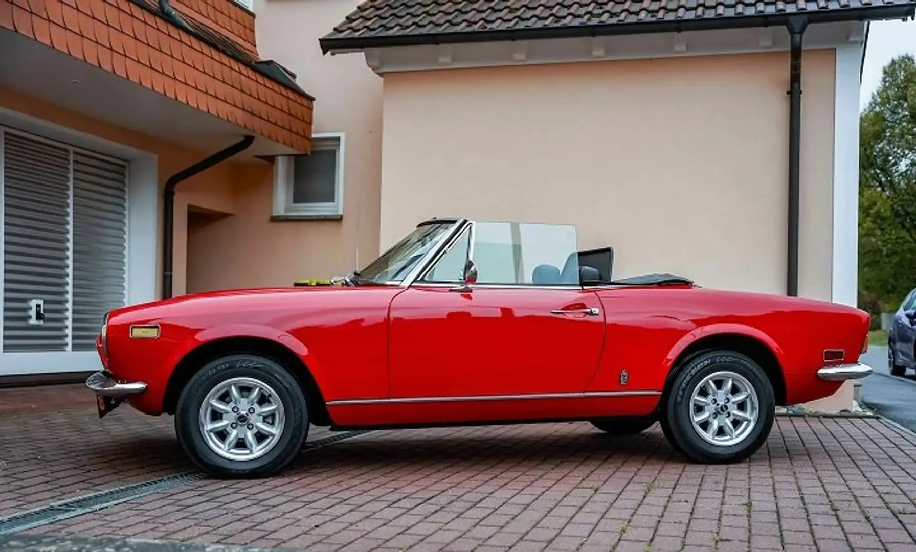 Fiat 124 Spider Fiat 124 Spider CS1 1800 Rot - 2
