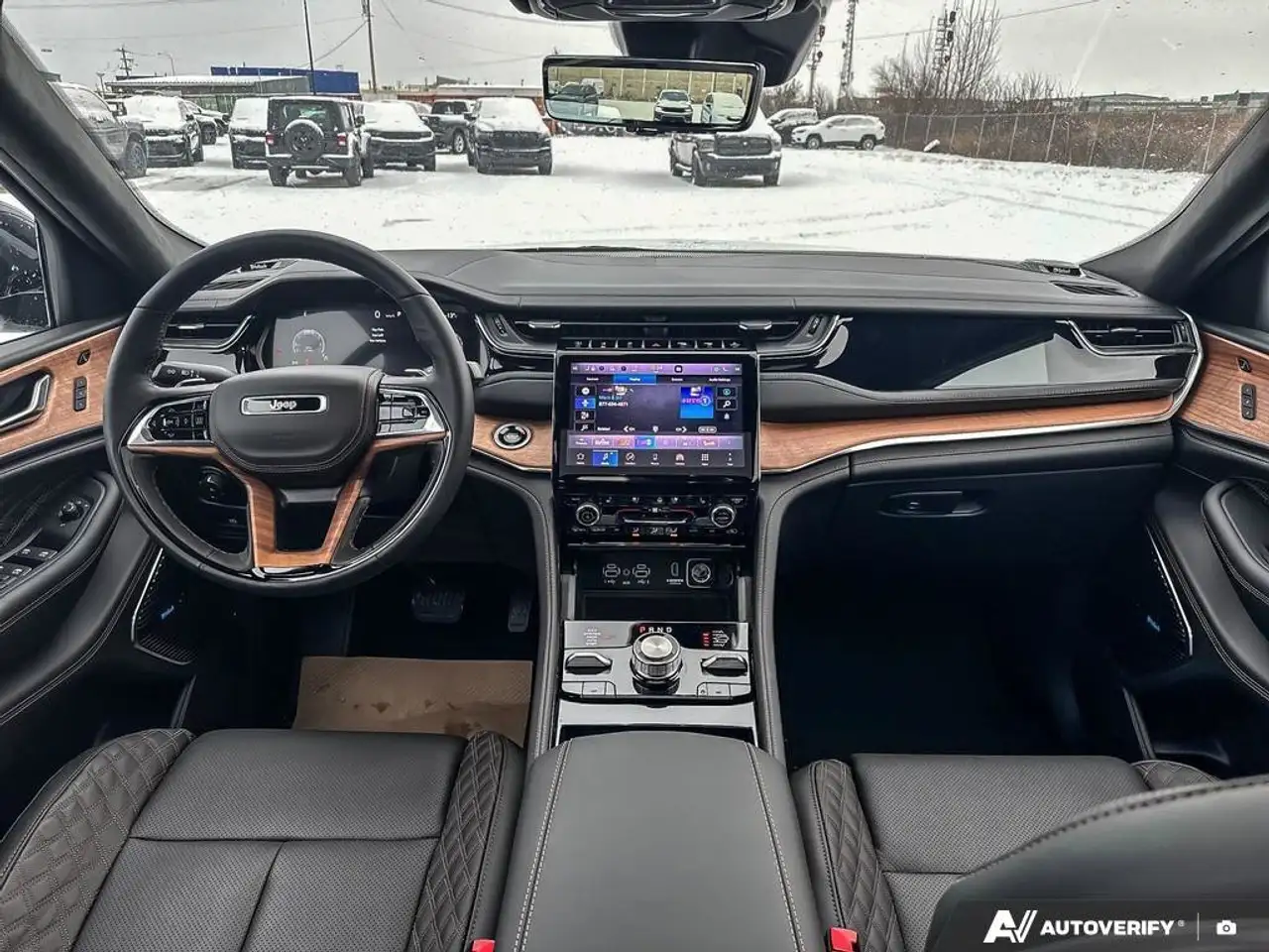 Jeep Grand Cherokee снимка Jeep Grand Cherokee