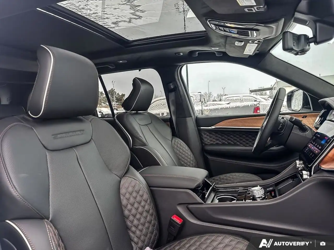 Jeep Grand Cherokee снимка Jeep Grand Cherokee