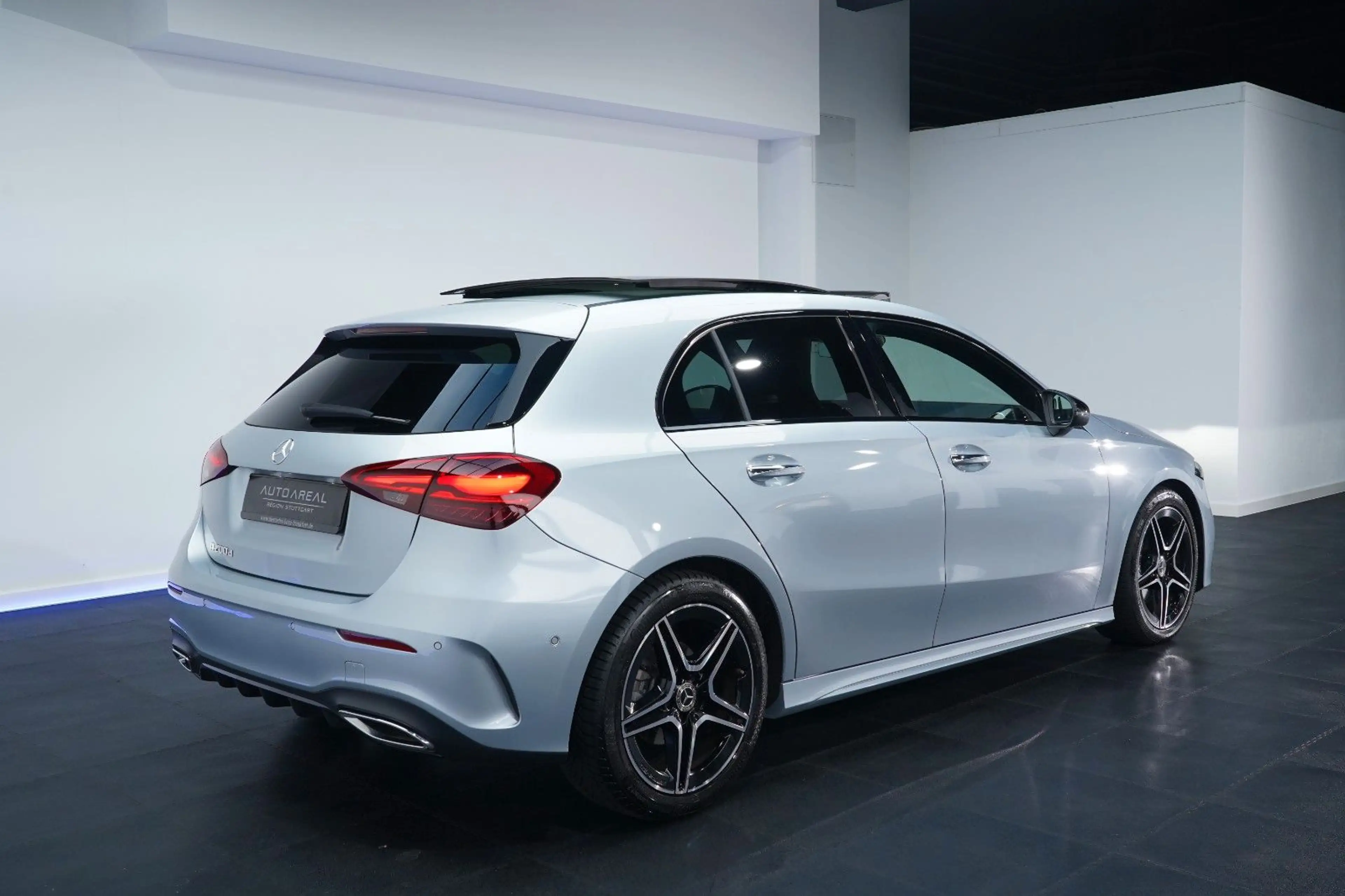 Mercedes-Benz A 200 d AMG Pano/Mmry/Wide/NightP/Multib/Distr+ — photo 2
