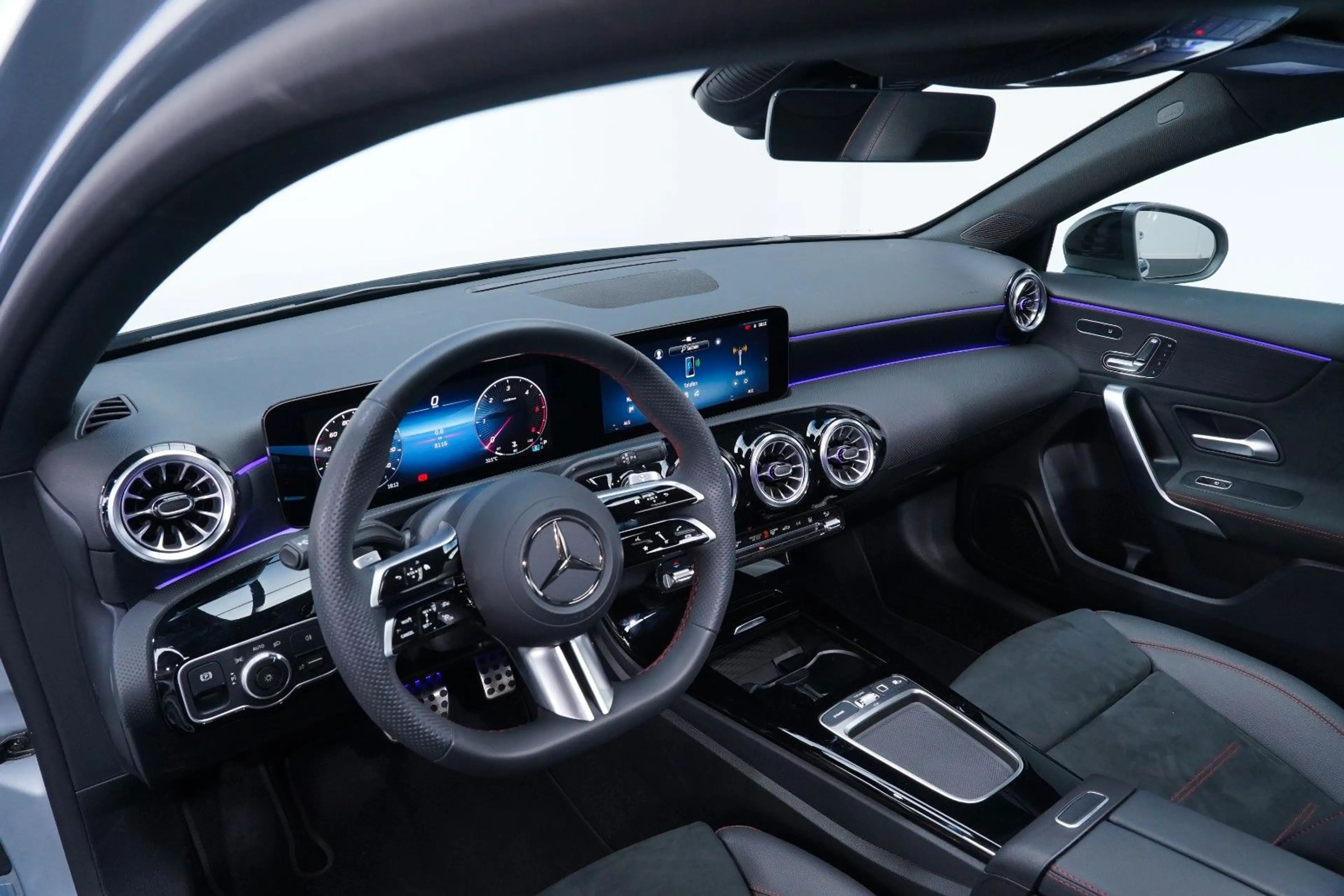 Mercedes-Benz A 200 d AMG Pano/Mmry/Wide/NightP/Multib/Distr+ — photo 13