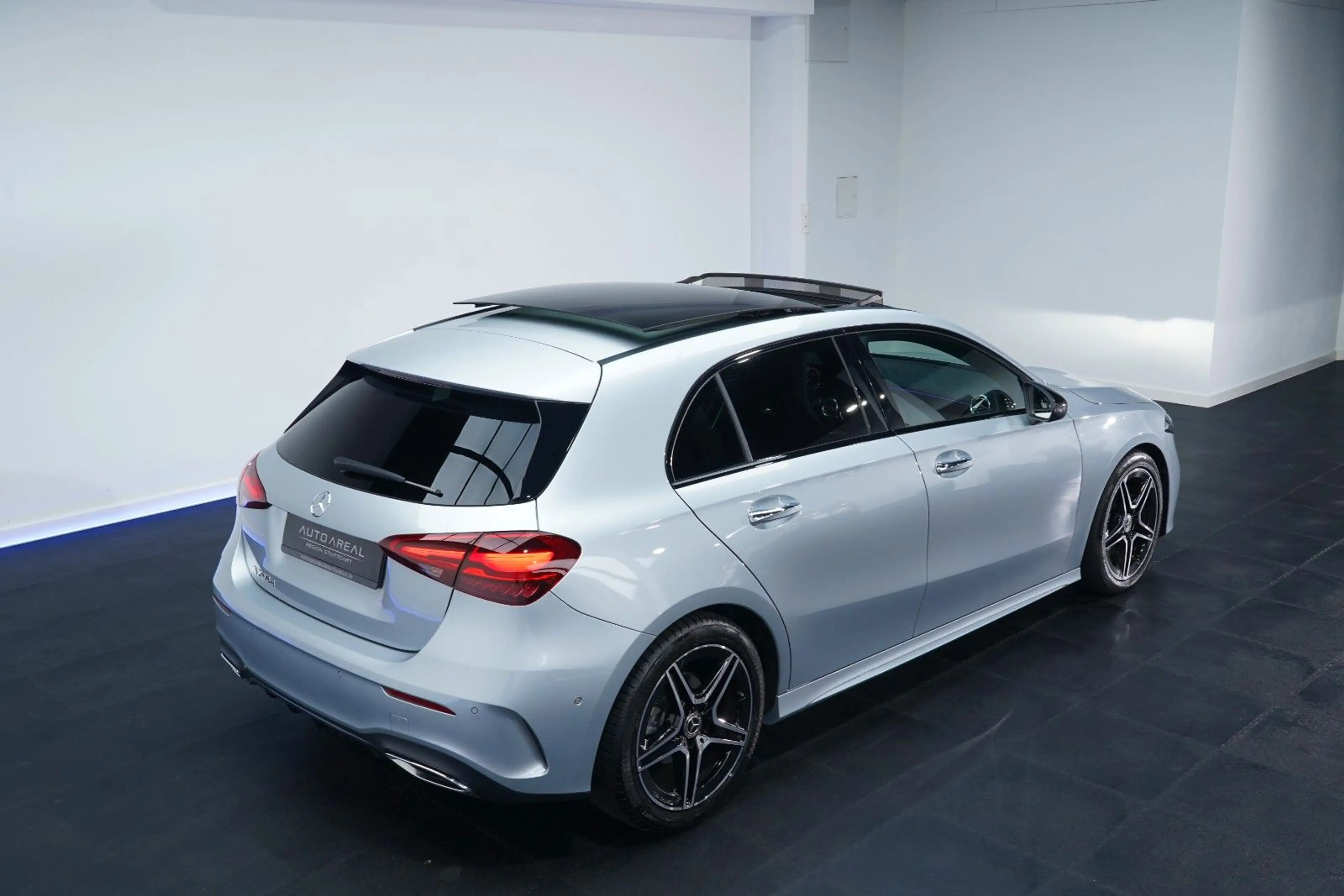 Mercedes-Benz A 200 d AMG Pano/Mmry/Wide/NightP/Multib/Distr+ — photo 3