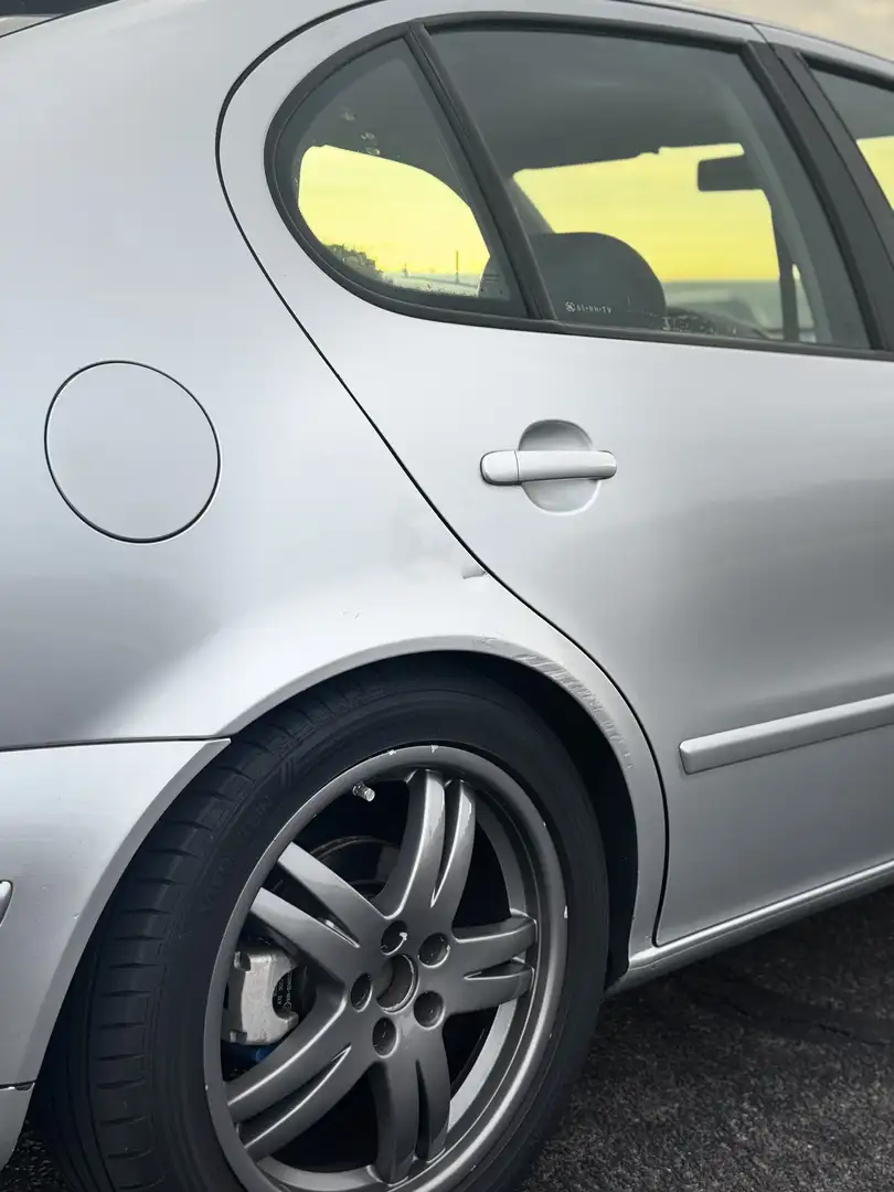 SEAT Leon 1.8-20VT Sport Grijs - 2