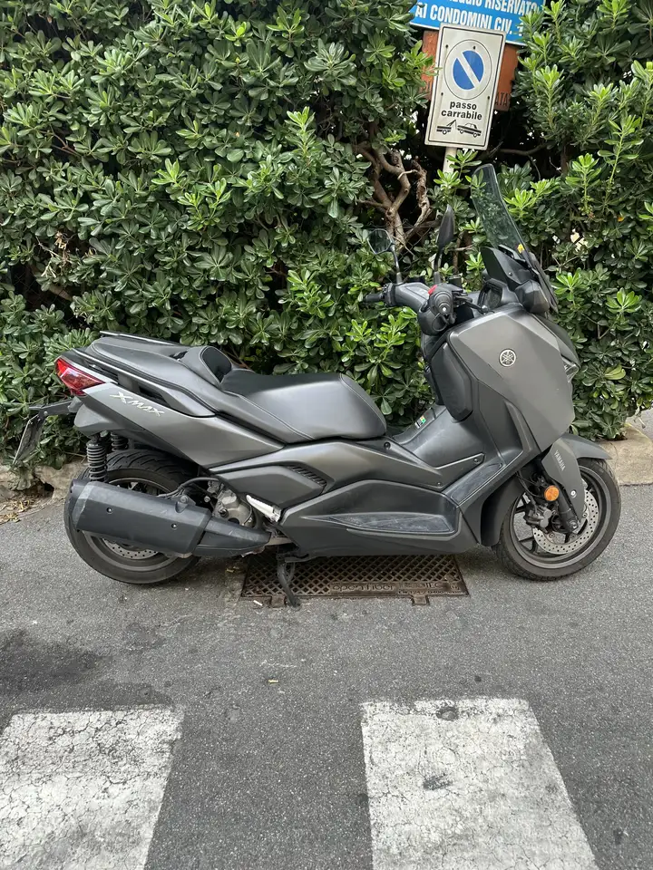 Yamaha X-Max 300