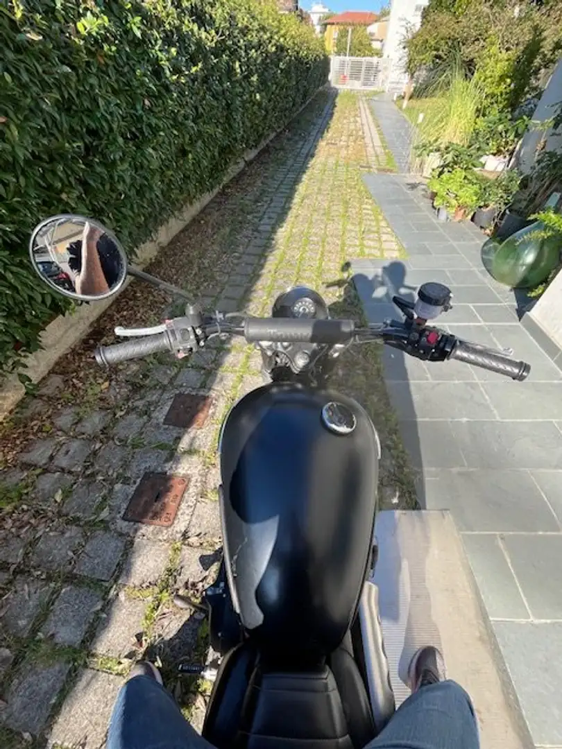 Triumph Scrambler Noir - 2