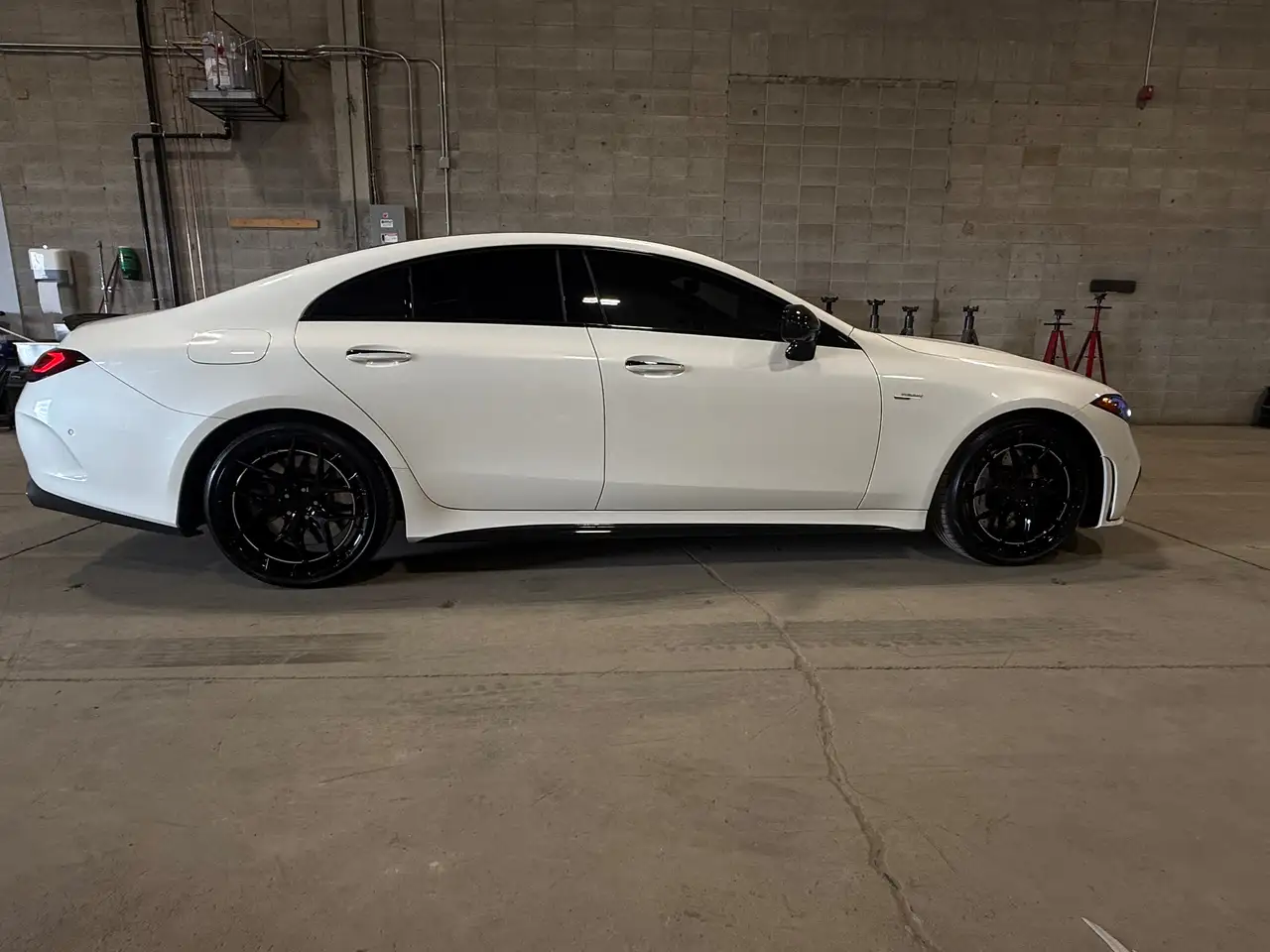 Mercedes-Benz CLS снимка Mercedes-Benz CLS