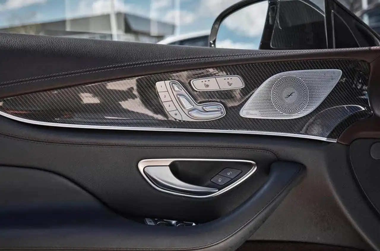 Mercedes-Benz CLS снимка Mercedes-Benz CLS