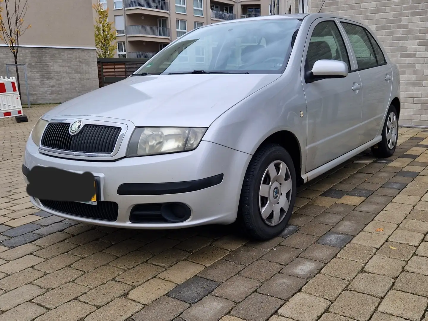 Skoda Fabia 1.4 TDI Scheckheftgepflegt 03/27 TÜV 8x bereift Silber - 2
