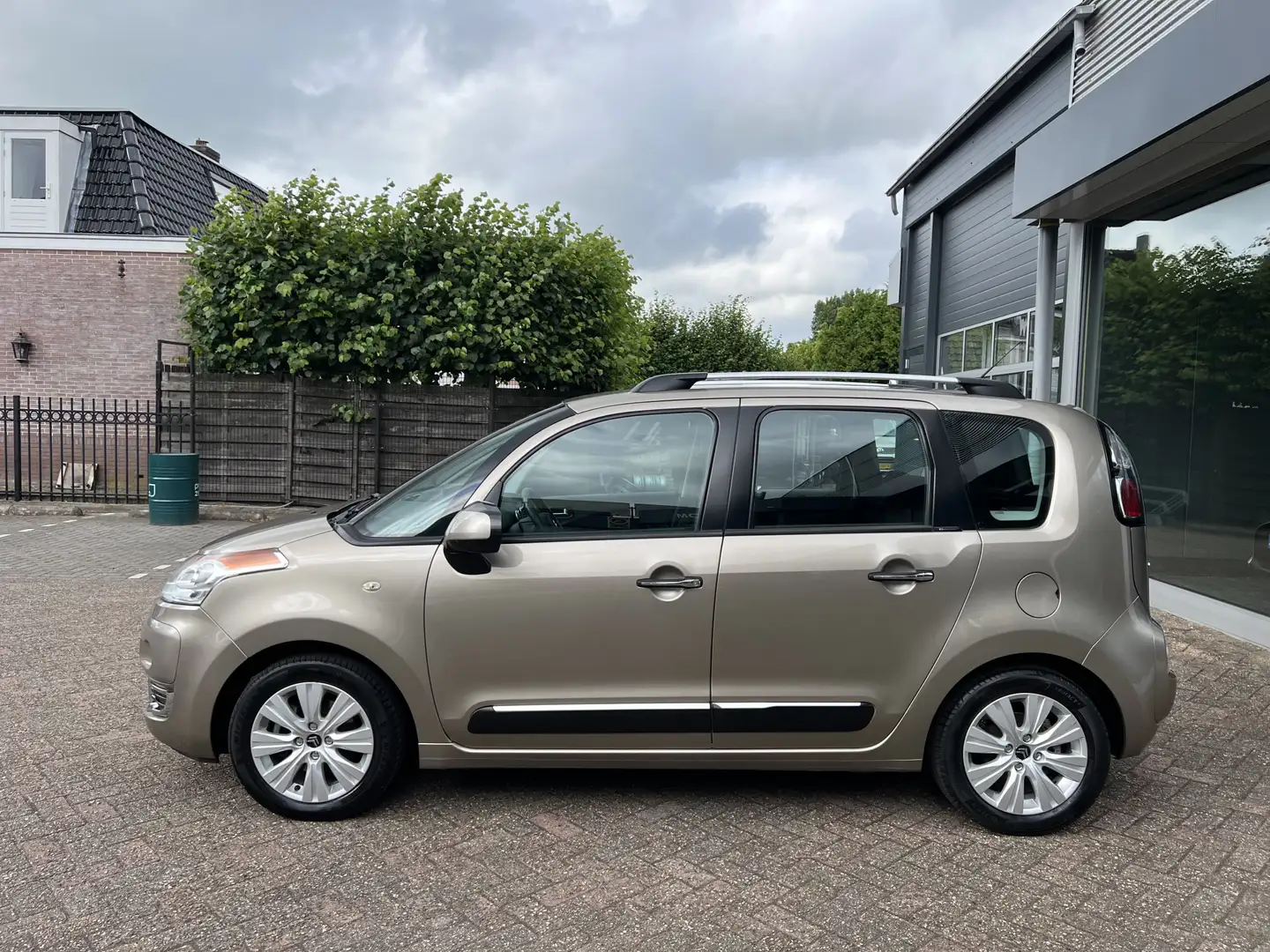 Citroen C3 Picasso 1.6 VTi Color Selection Trekhaak, Cruise, Parkeers Beige - 2