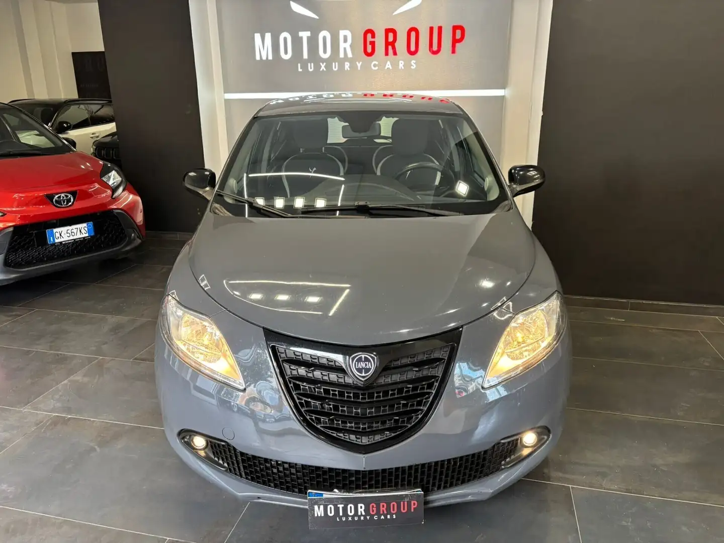Lancia Ypsilon 1.3 MJT 16V 95 CV 5 porte S&S Silver Grau - 2
