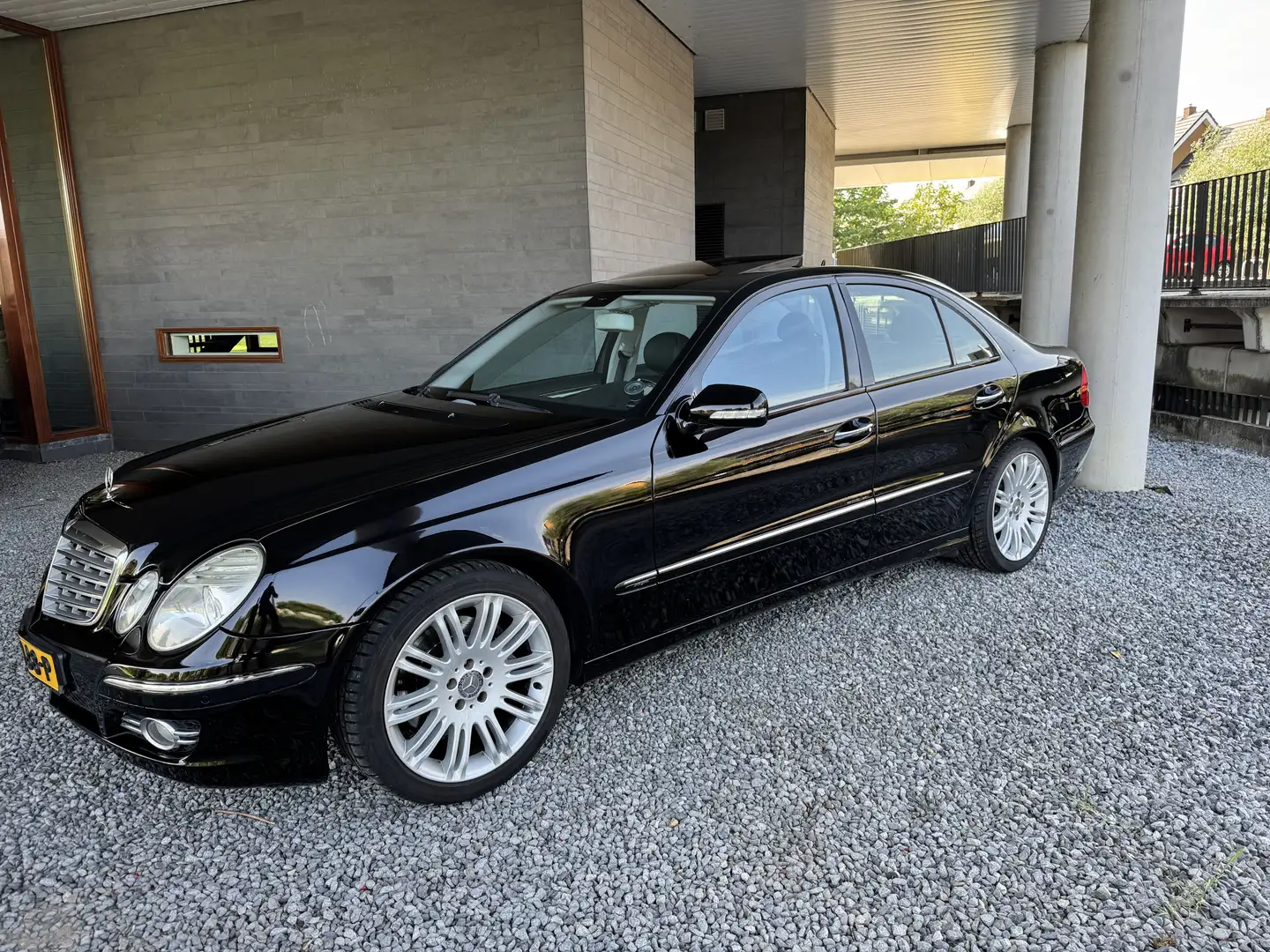 Mercedes-Benz E 200 Avantgarde Sportpakket Schuifdak Zwart - 2