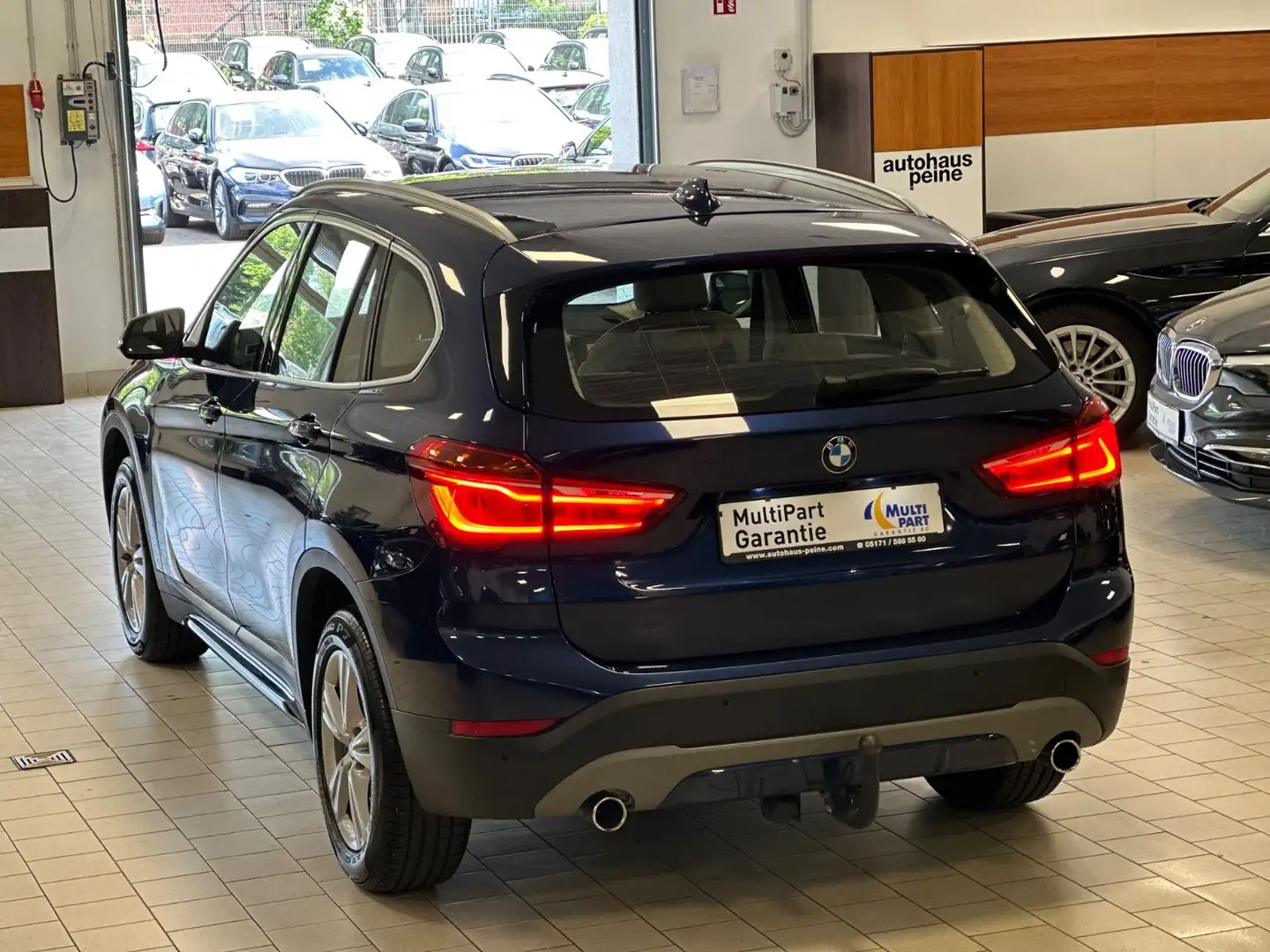 BMW X1 xD20d/Aut/Navi/LEDer/AHK/P&DrivAs/Kamer/SportL Blau - 2