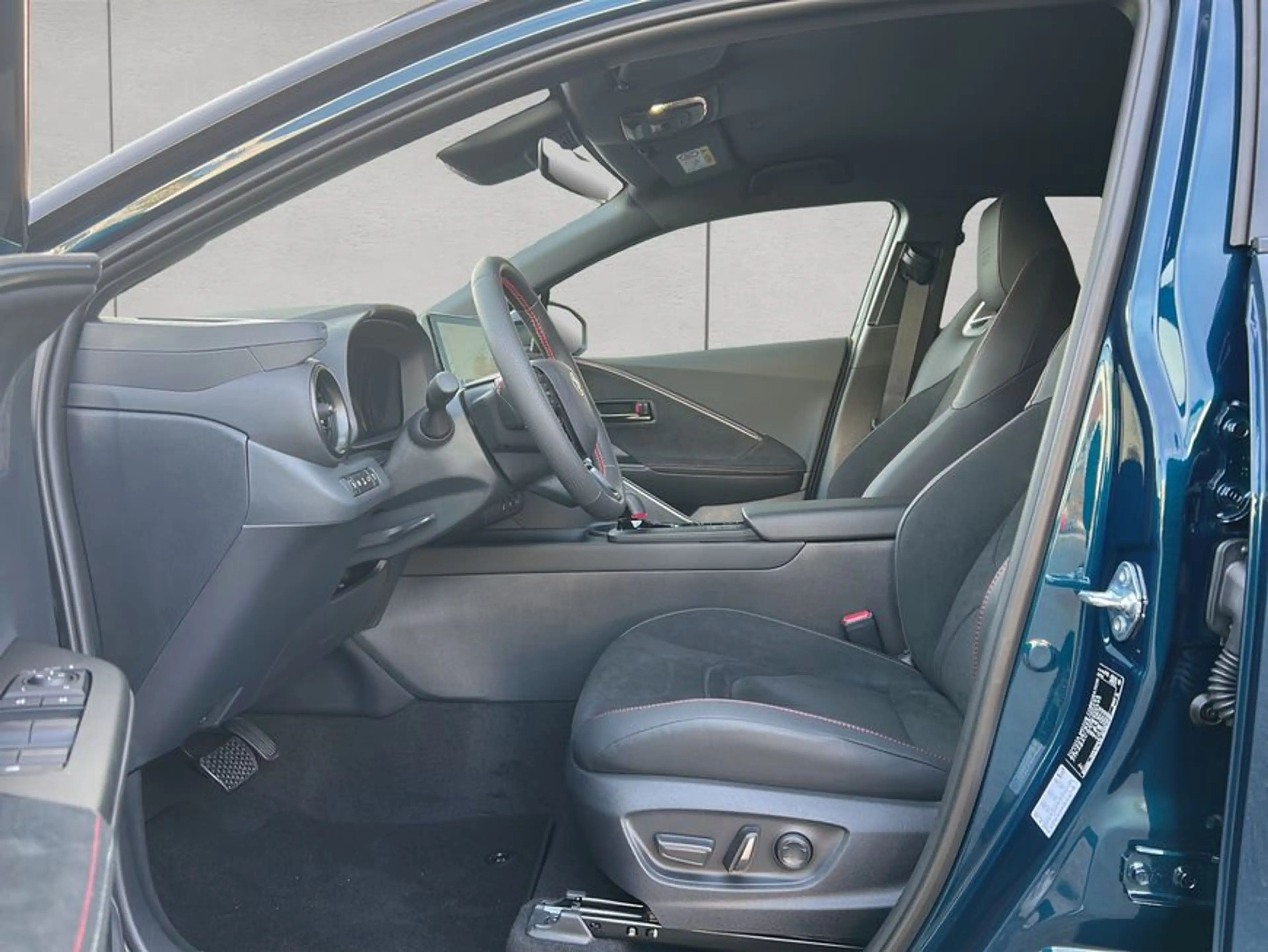 Toyota C-HR 2.0 Plug-in-Hybrid GR SPORT — photo 11