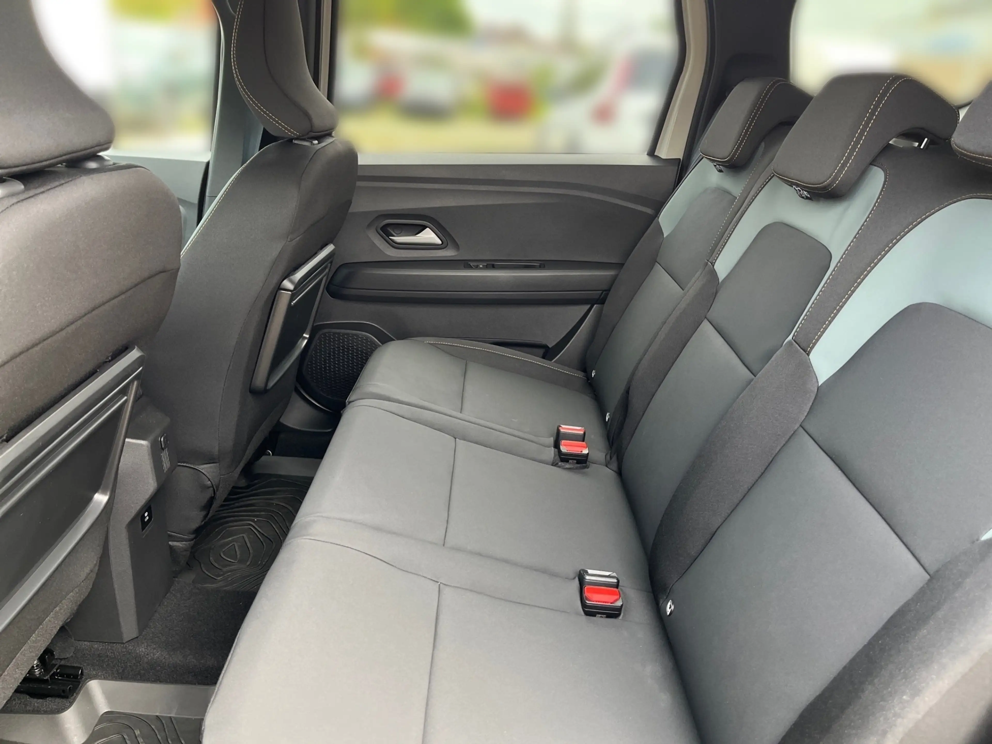 Dacia Jogger Extreme hybrid 155 — photo 11