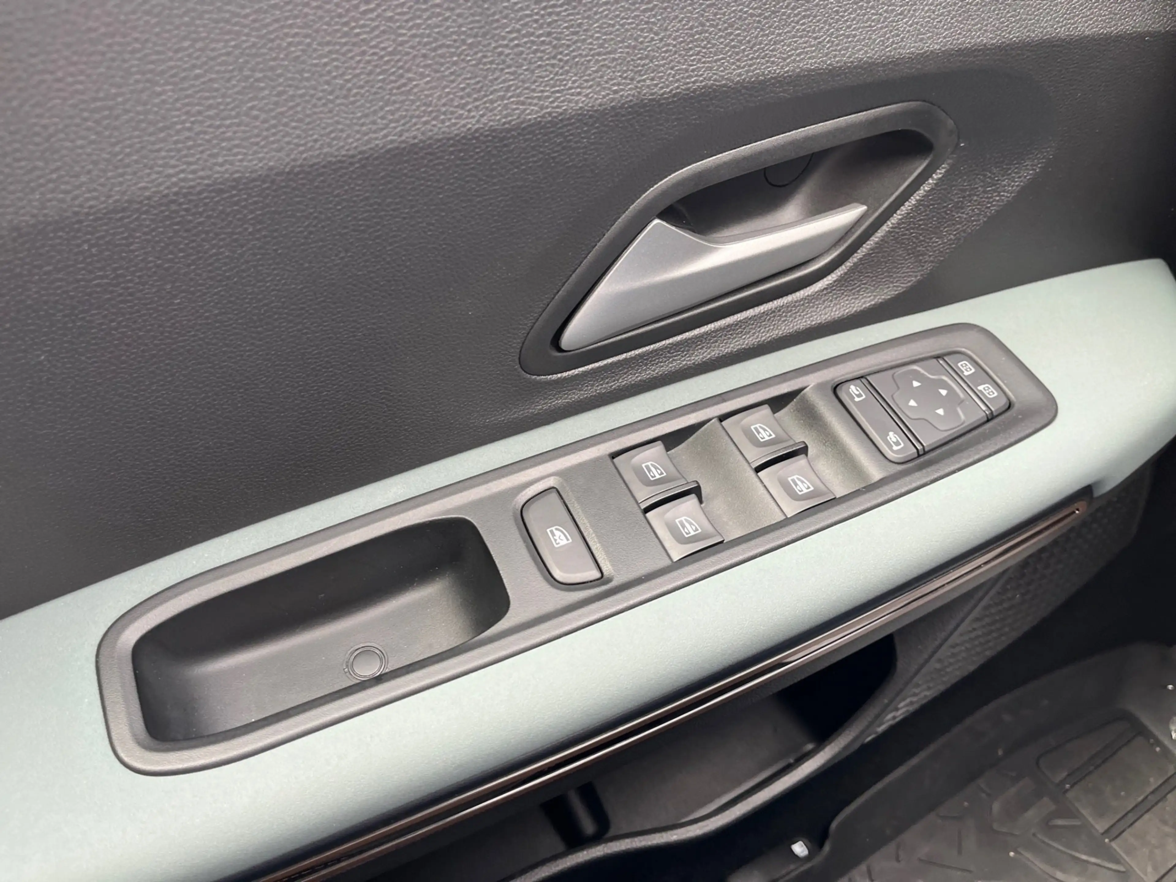 Dacia Jogger Extreme hybrid 155 — photo 13