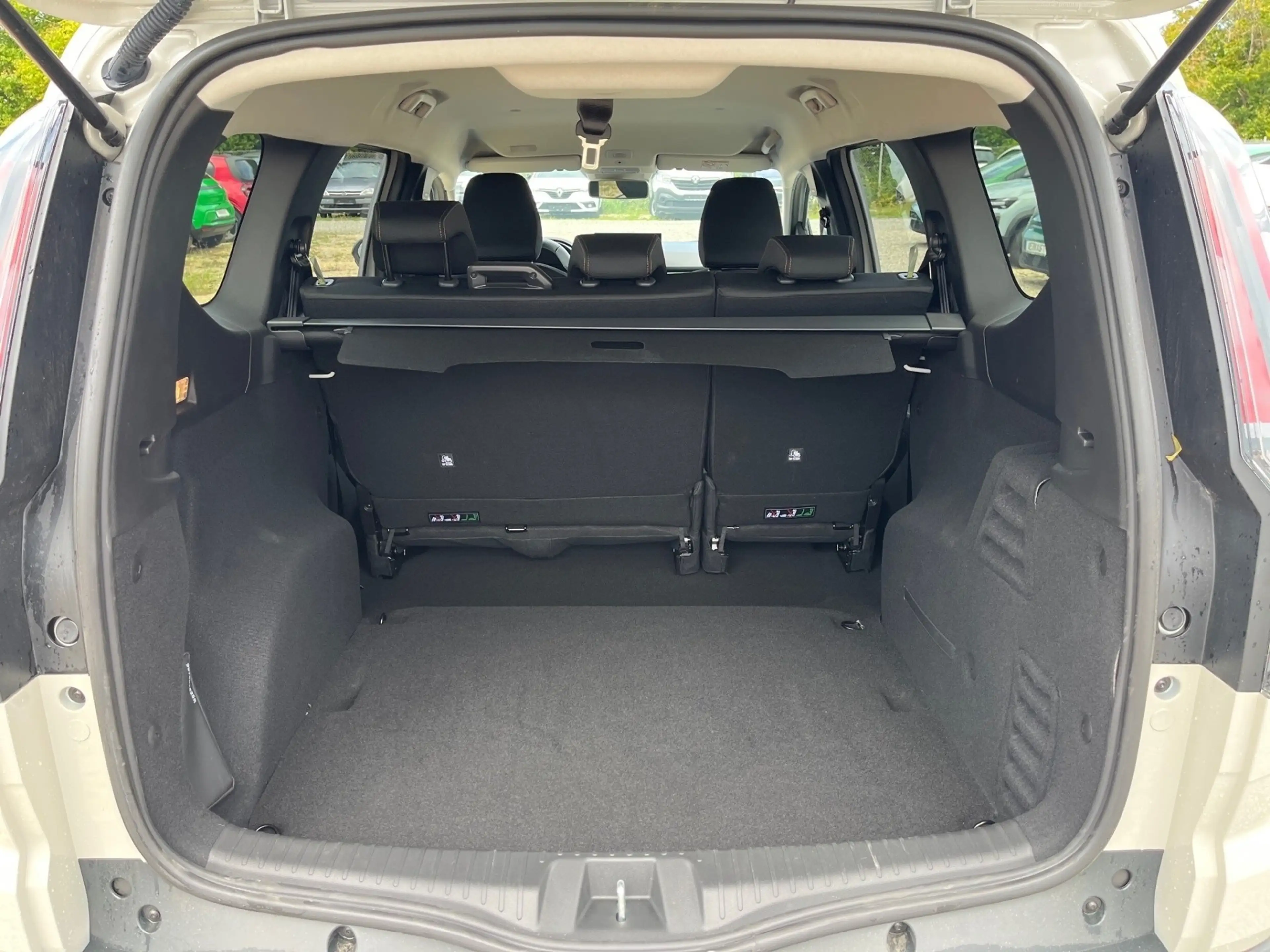 Dacia Jogger Extreme hybrid 155 — photo 12