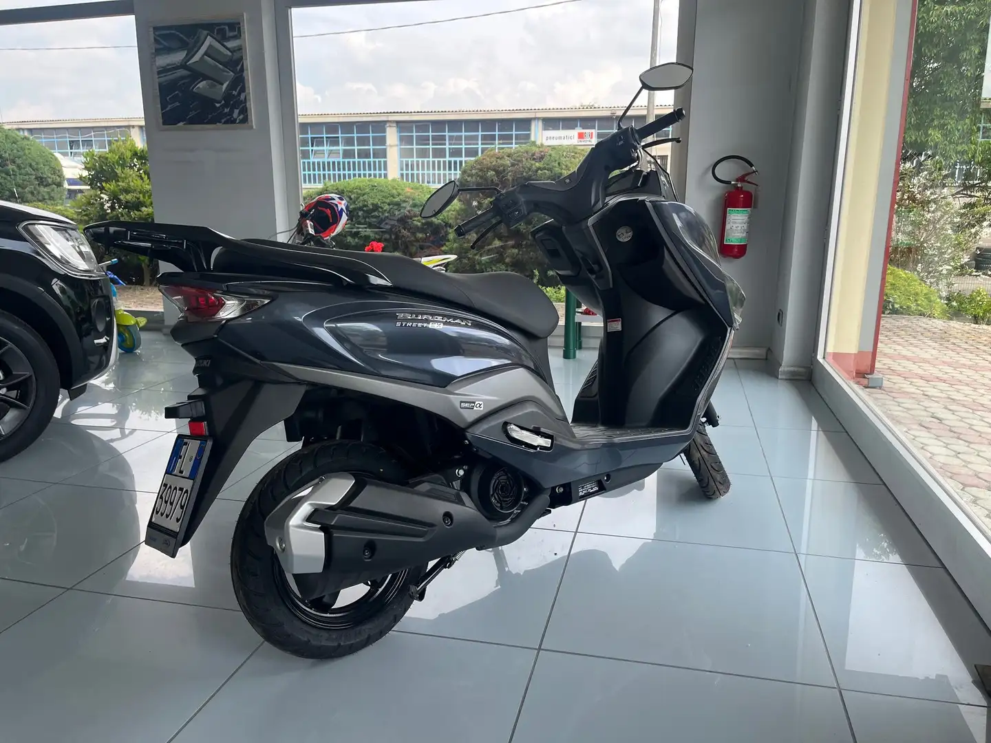 Suzuki Burgman 125 STREET EX, MAI UTILIZZATO, PARI AL NUOVO Серый - 2