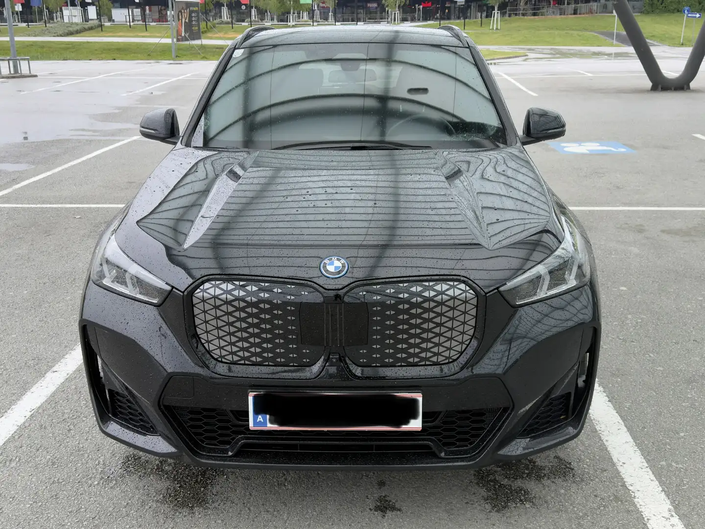 BMW iX1 eDrive20 66,5kWh Schwarz - 2