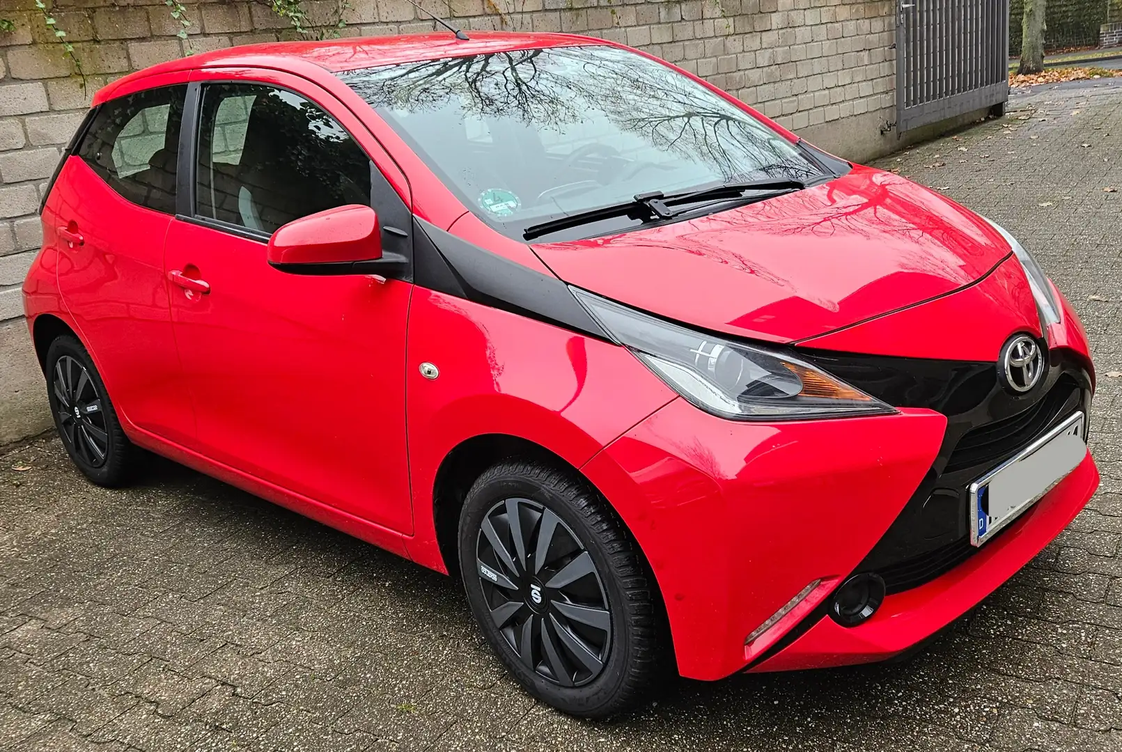 Toyota Aygo Aygo 5-Türer x Roşu - 1