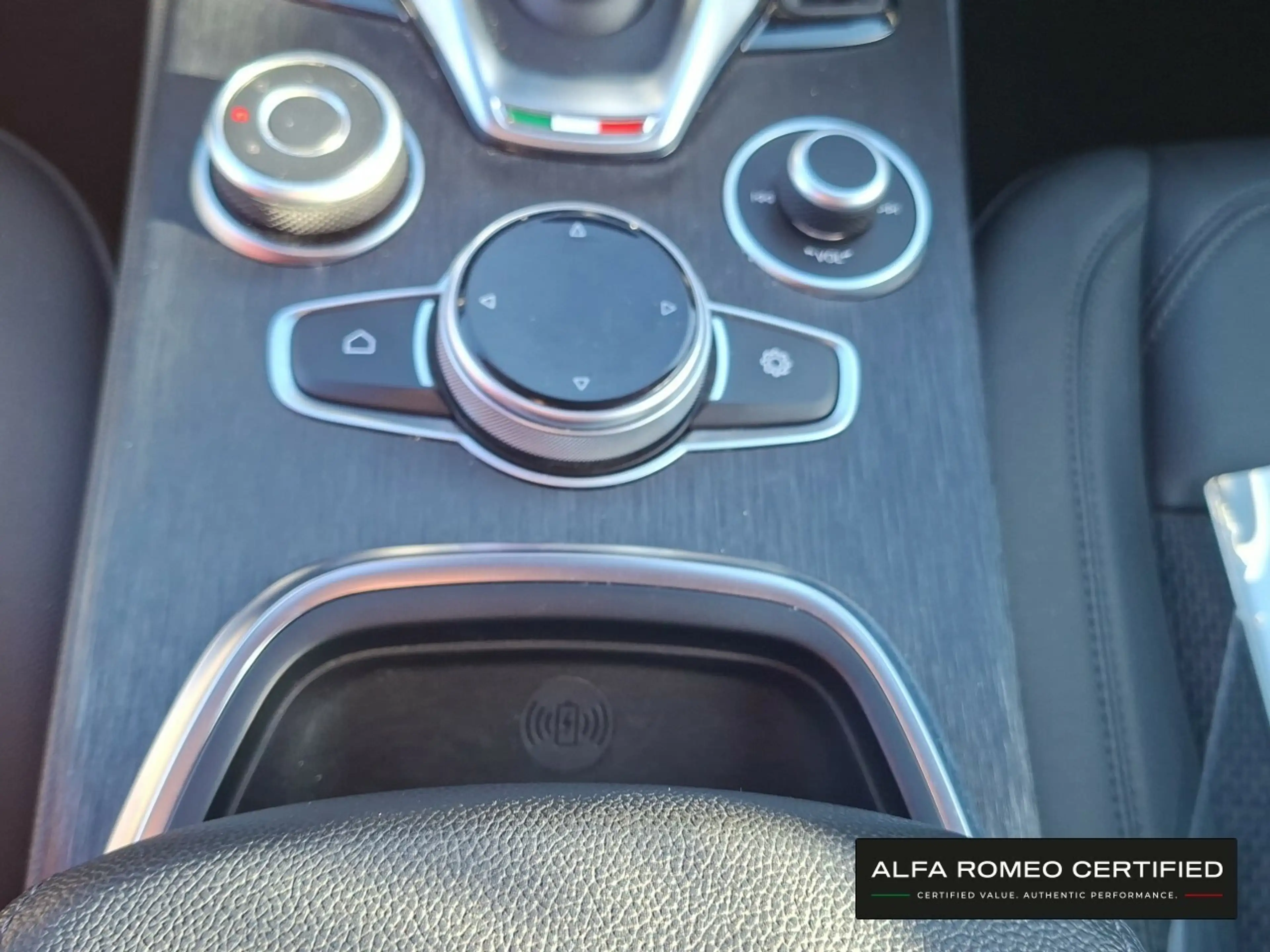 Alfa Romeo Stelvio Super 2.0 Turbo 16V Q4-AT8 — photo 18