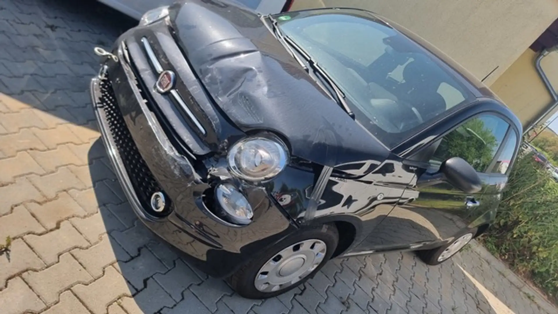 Fiat 500 1,0 HYBRID KLIMA +NAVI +Parktr. Frontschaden Zwart - 1