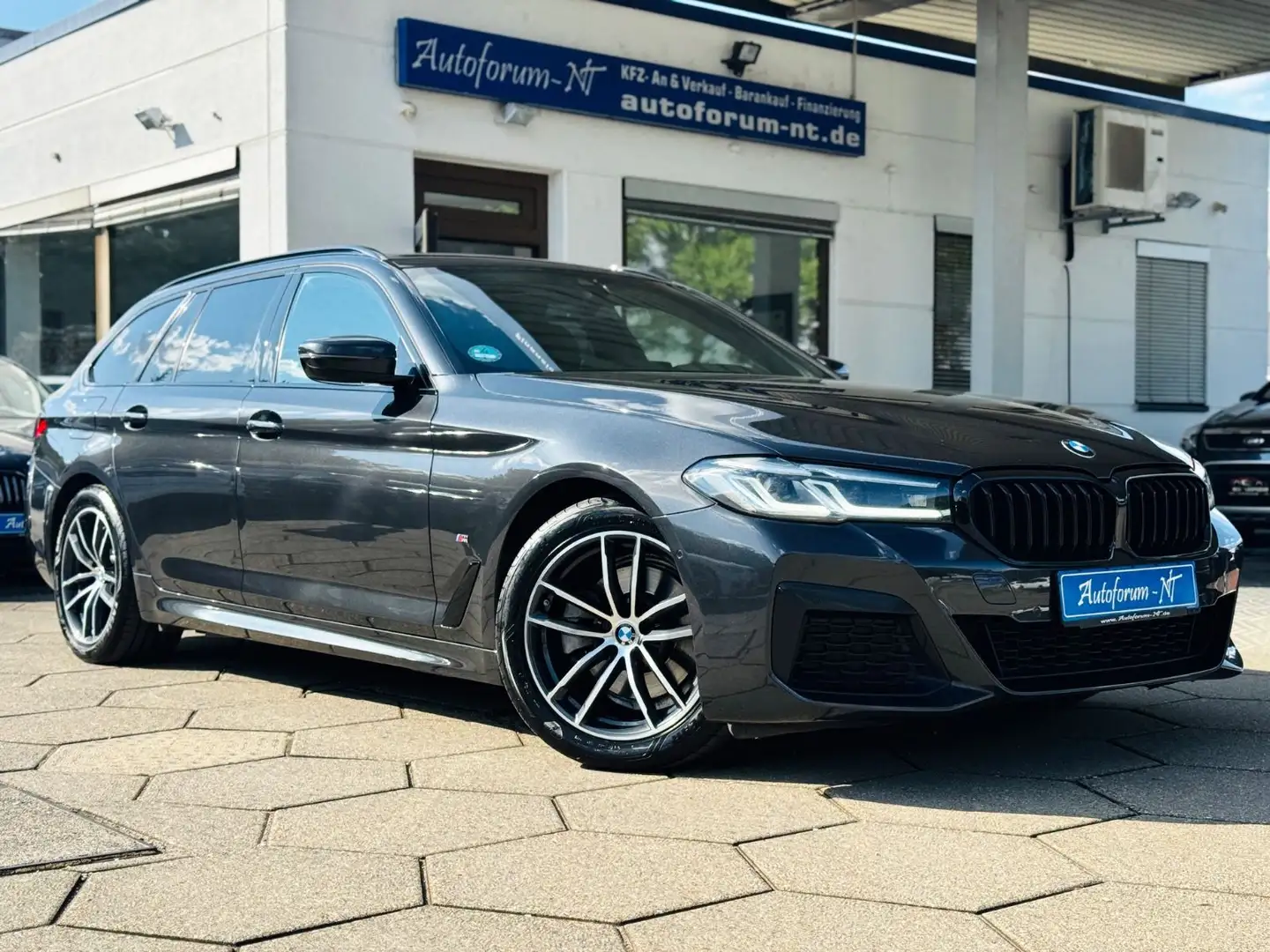 BMW 520 d M SPORT SHADOW LINE/LIVE/LANE ASSIST Grau - 1