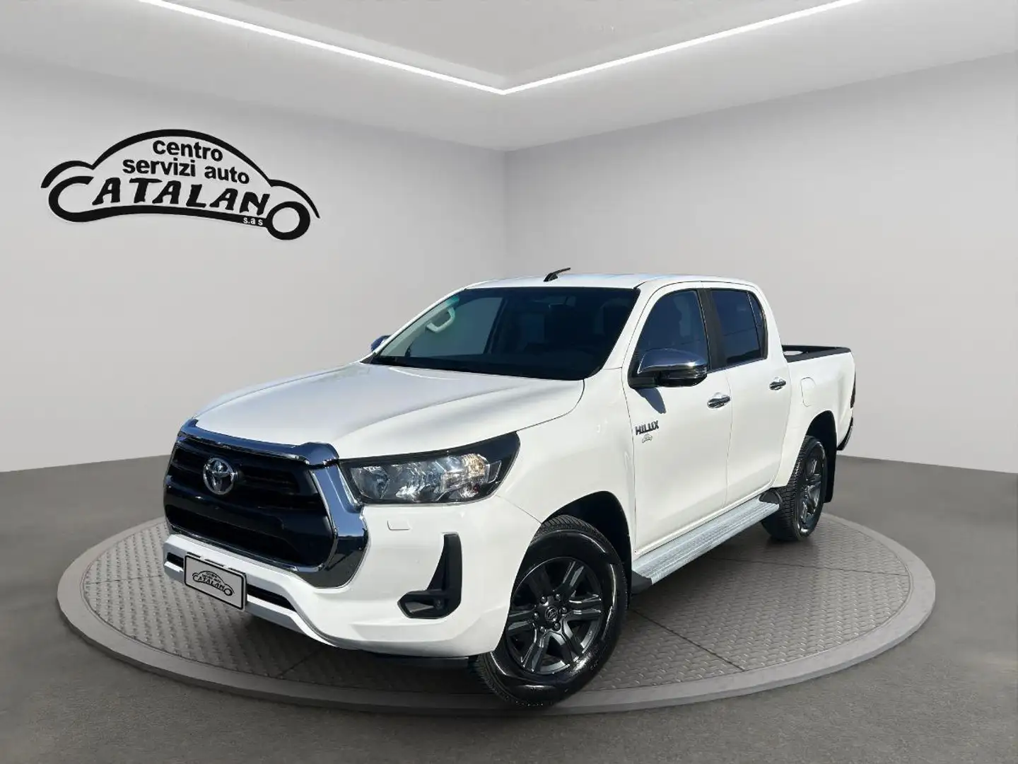 Toyota Hilux DC 2.4 d-4d 4x4 EXECUTIVE Blanc - 1