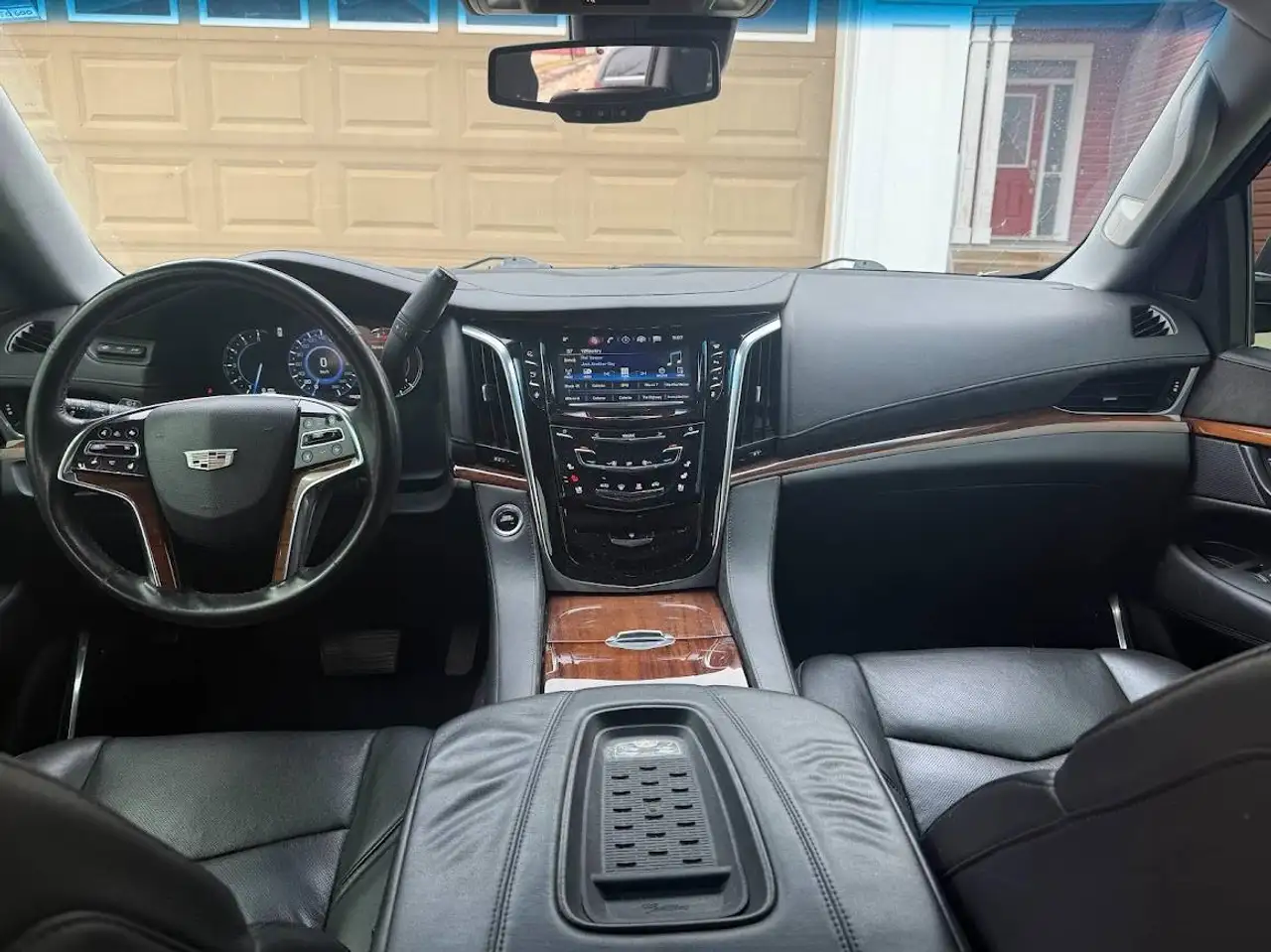 Cadillac Escalade снимка Cadillac Escalade