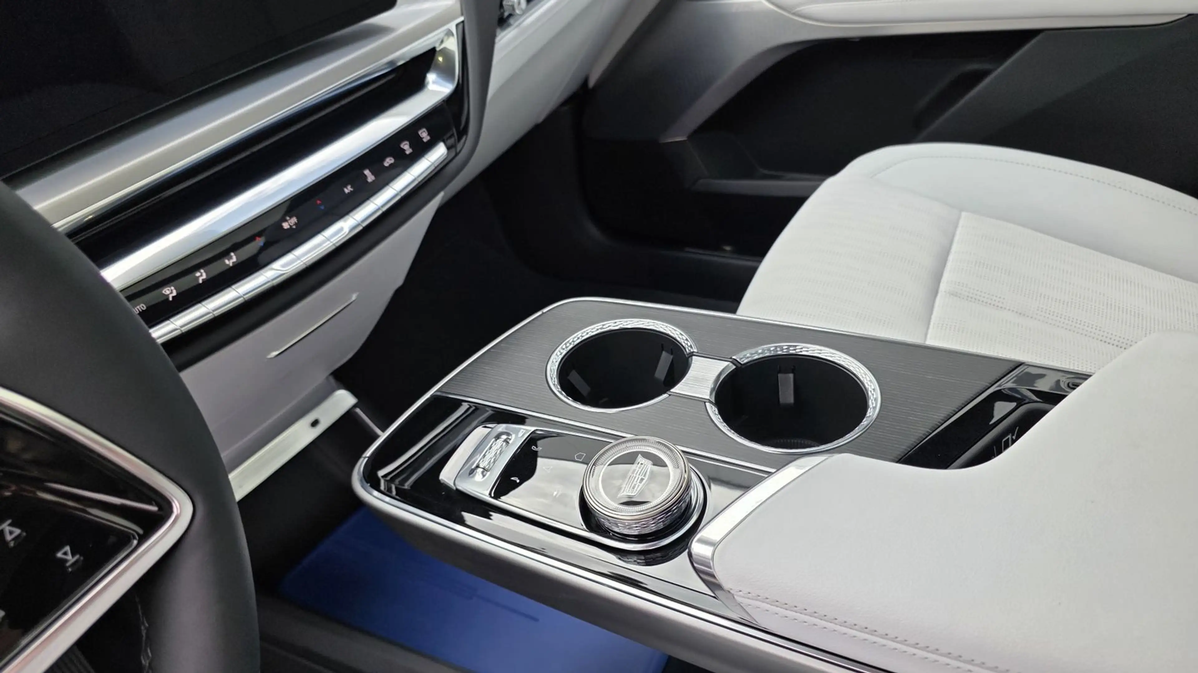 Cadillac Lyriq Sport 600e AWD — photo 12