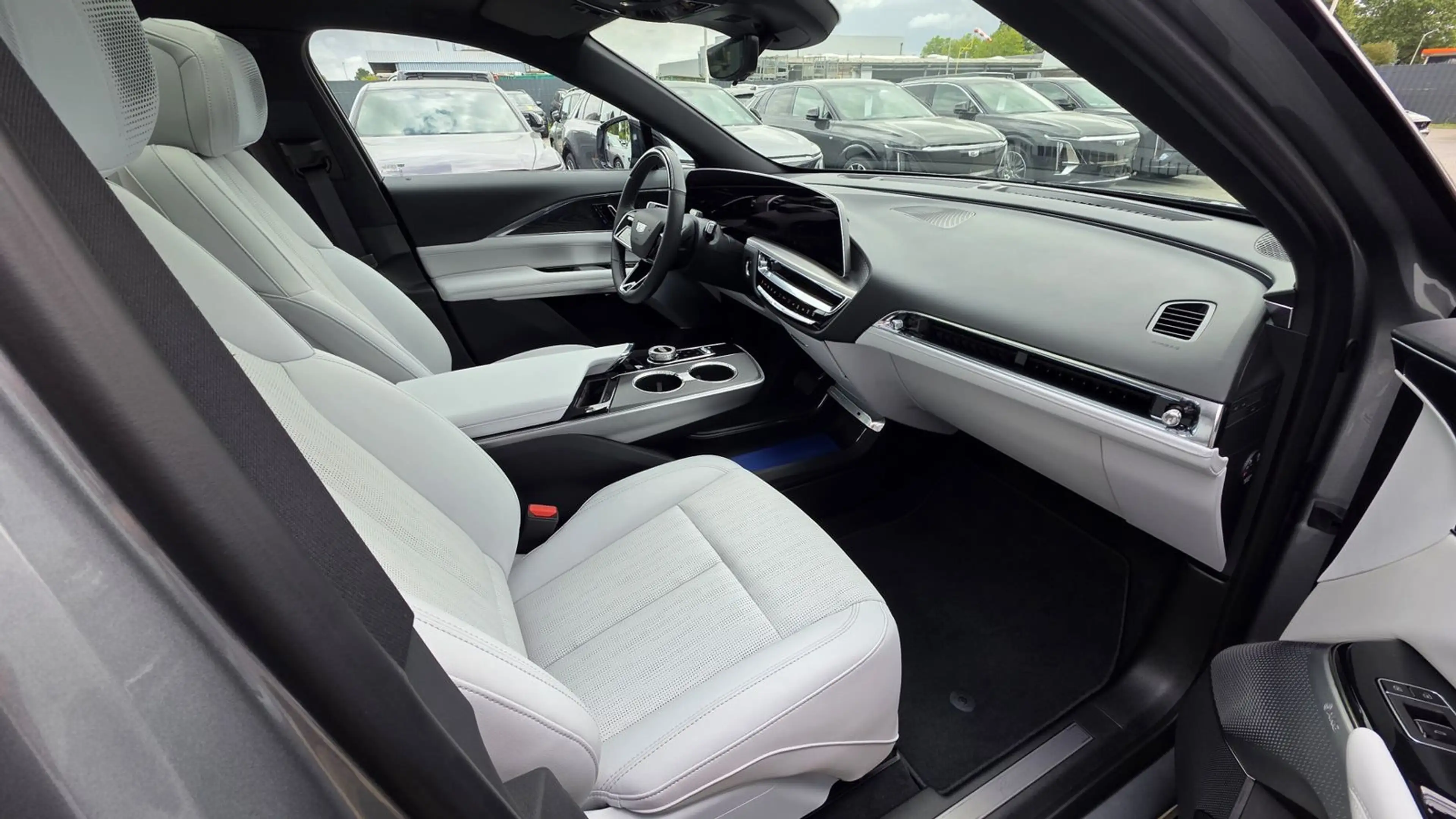 Cadillac Lyriq Sport 600e AWD — photo 14
