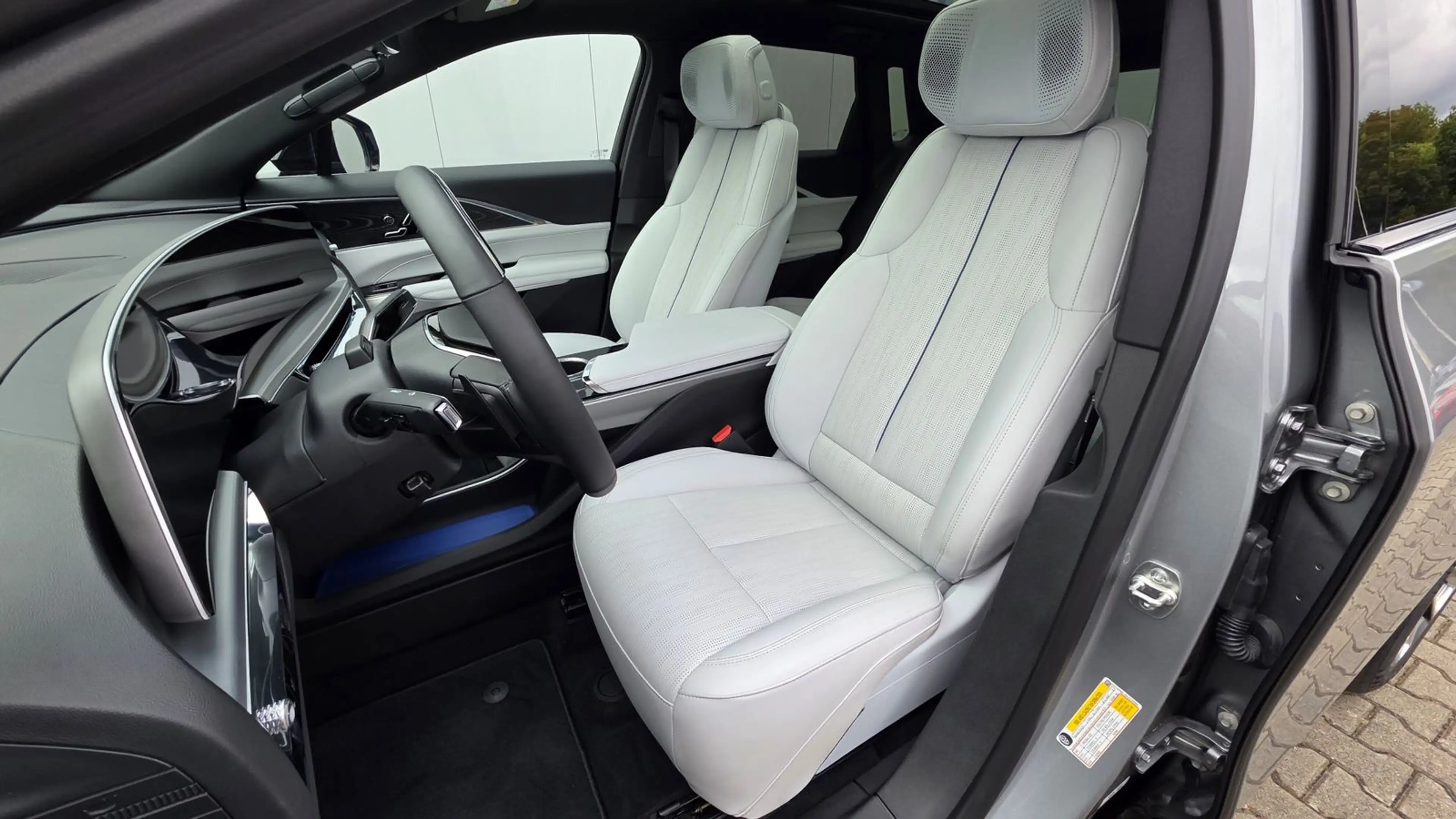 Cadillac Lyriq Sport 600e AWD — photo 10