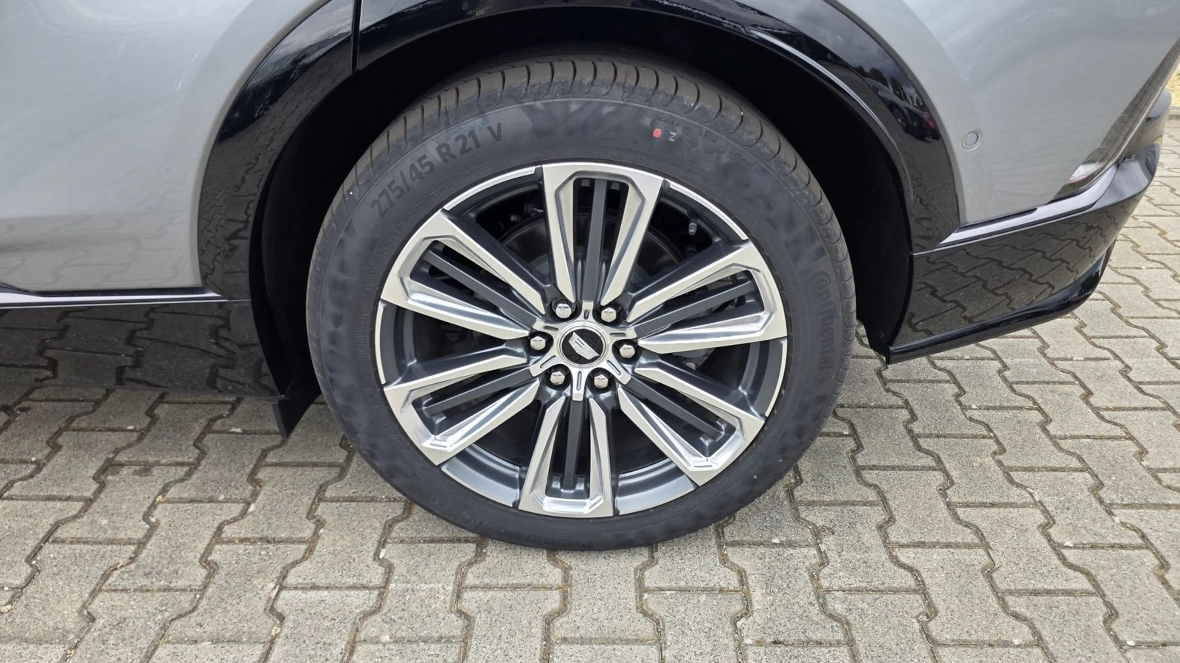 Cadillac Lyriq Sport 600e AWD — photo 8