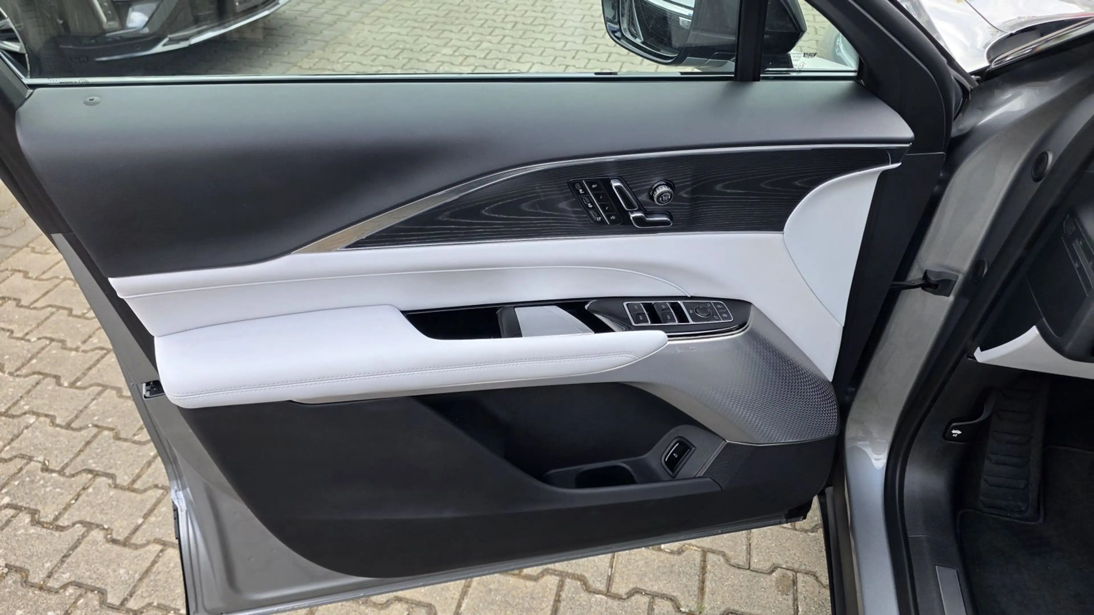 Cadillac Lyriq Sport 600e AWD — photo 9