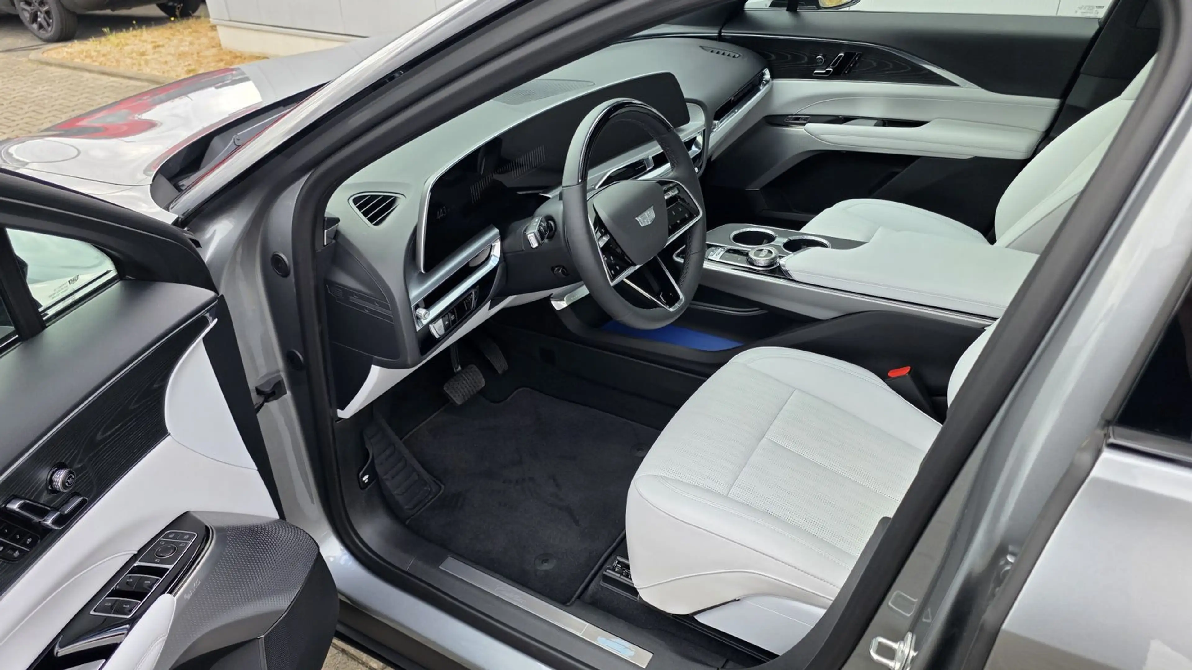 Cadillac Lyriq Sport 600e AWD — photo 11