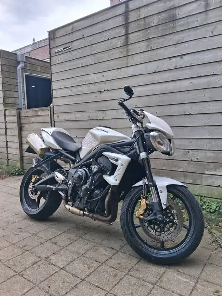 Triumph Street Triple - foto 2