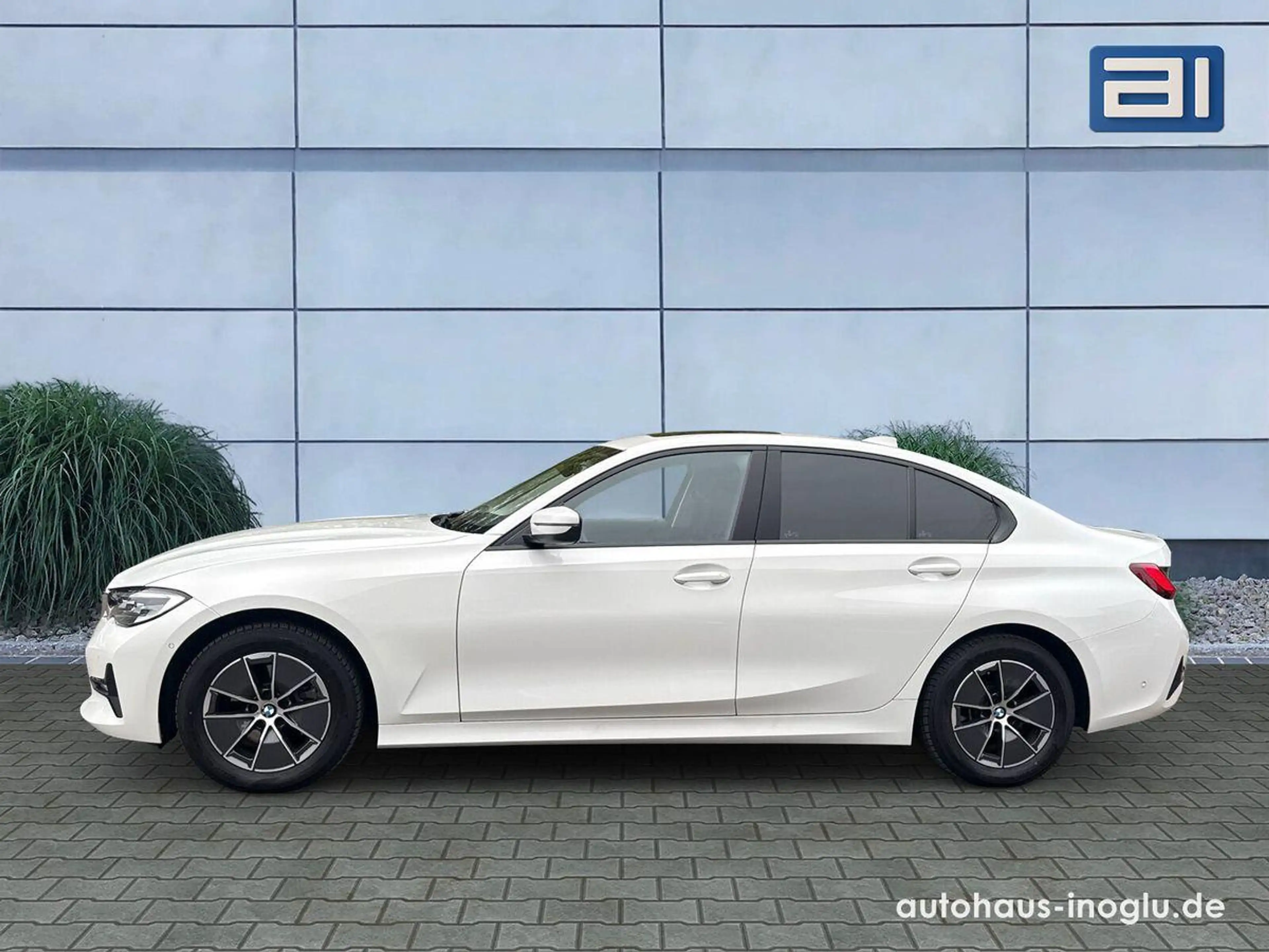 BMW 320 i Advantage+R-Kam +SHZ+Pano+Navi — photo 2